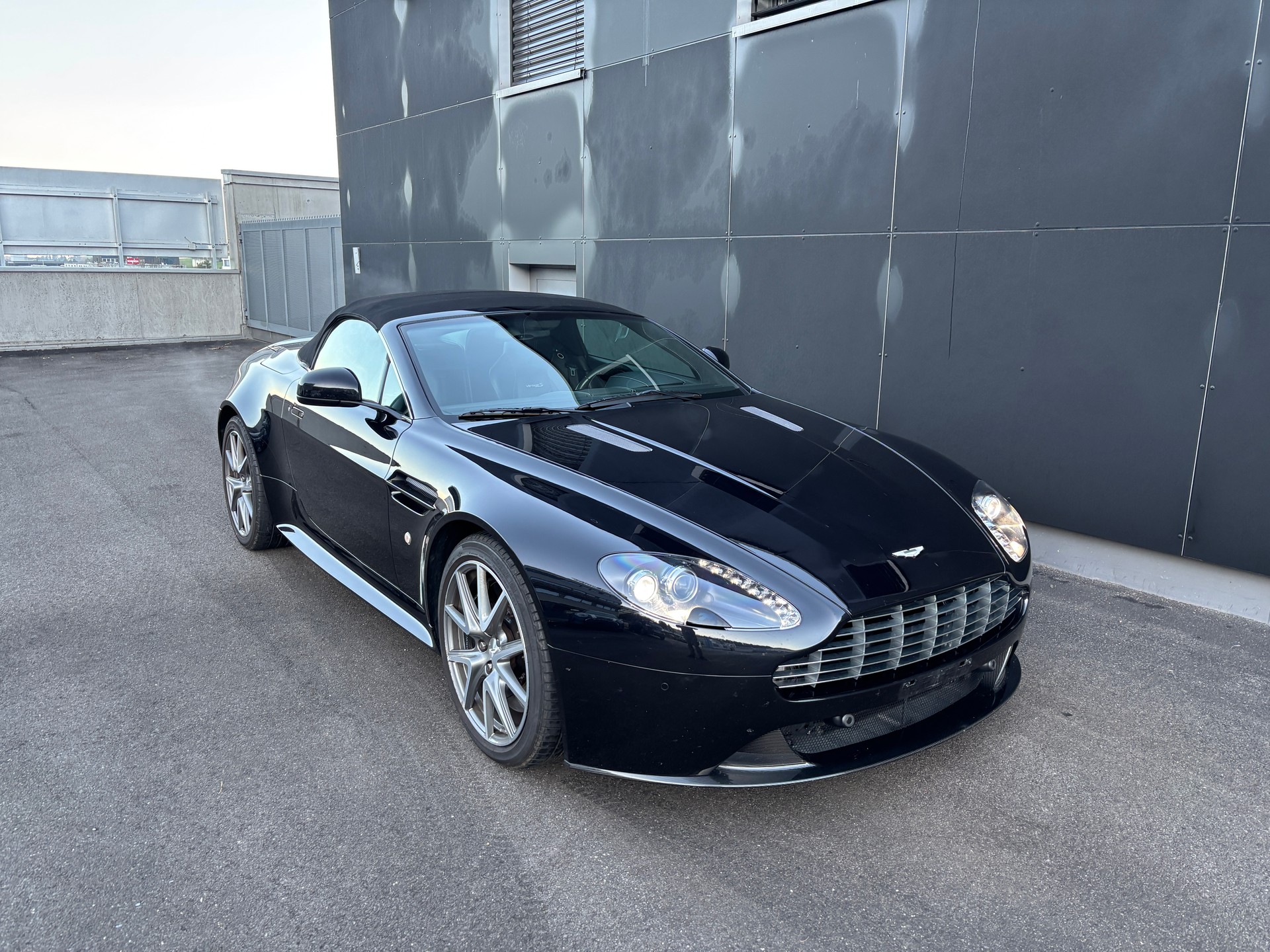ASTON MARTIN V8 Vantage 4.7 S Sportshift-image-10