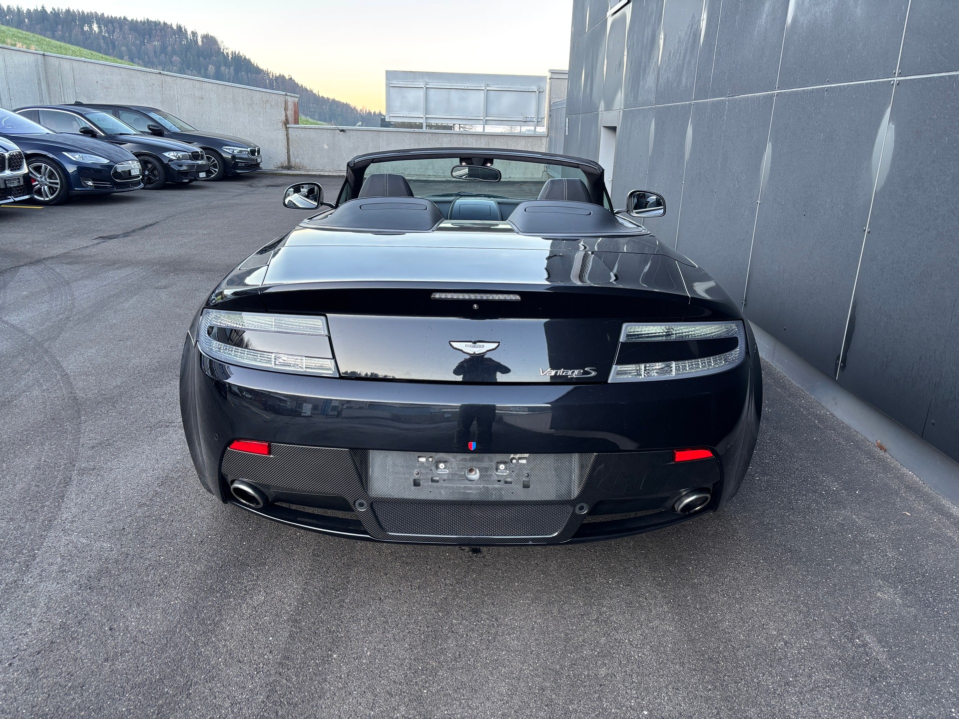 ASTON MARTIN V8 Vantage 4.7 S Sportshift-showroom-element-3