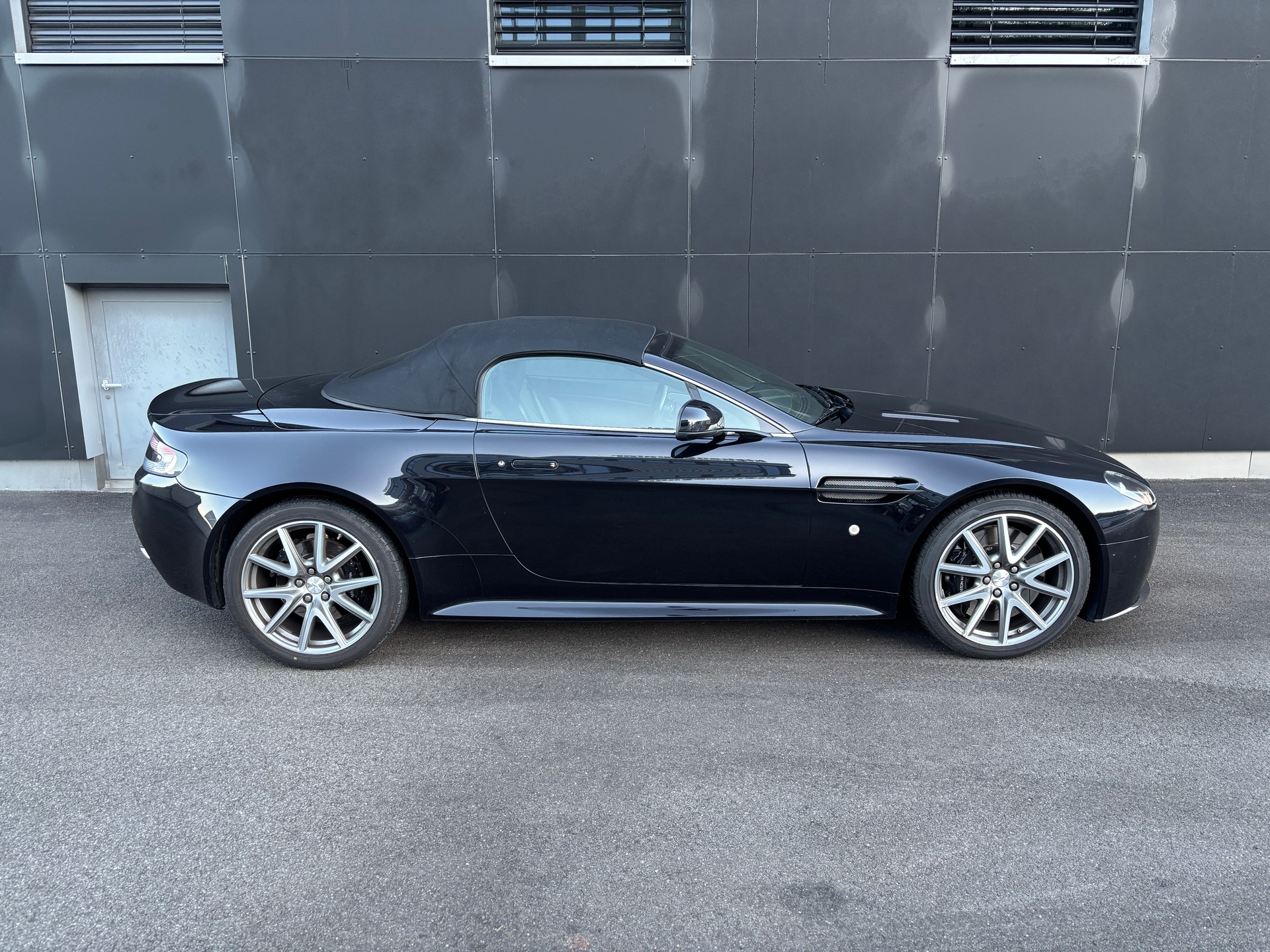 ASTON MARTIN V8 Vantage 4.7 S Sportshift-image-9