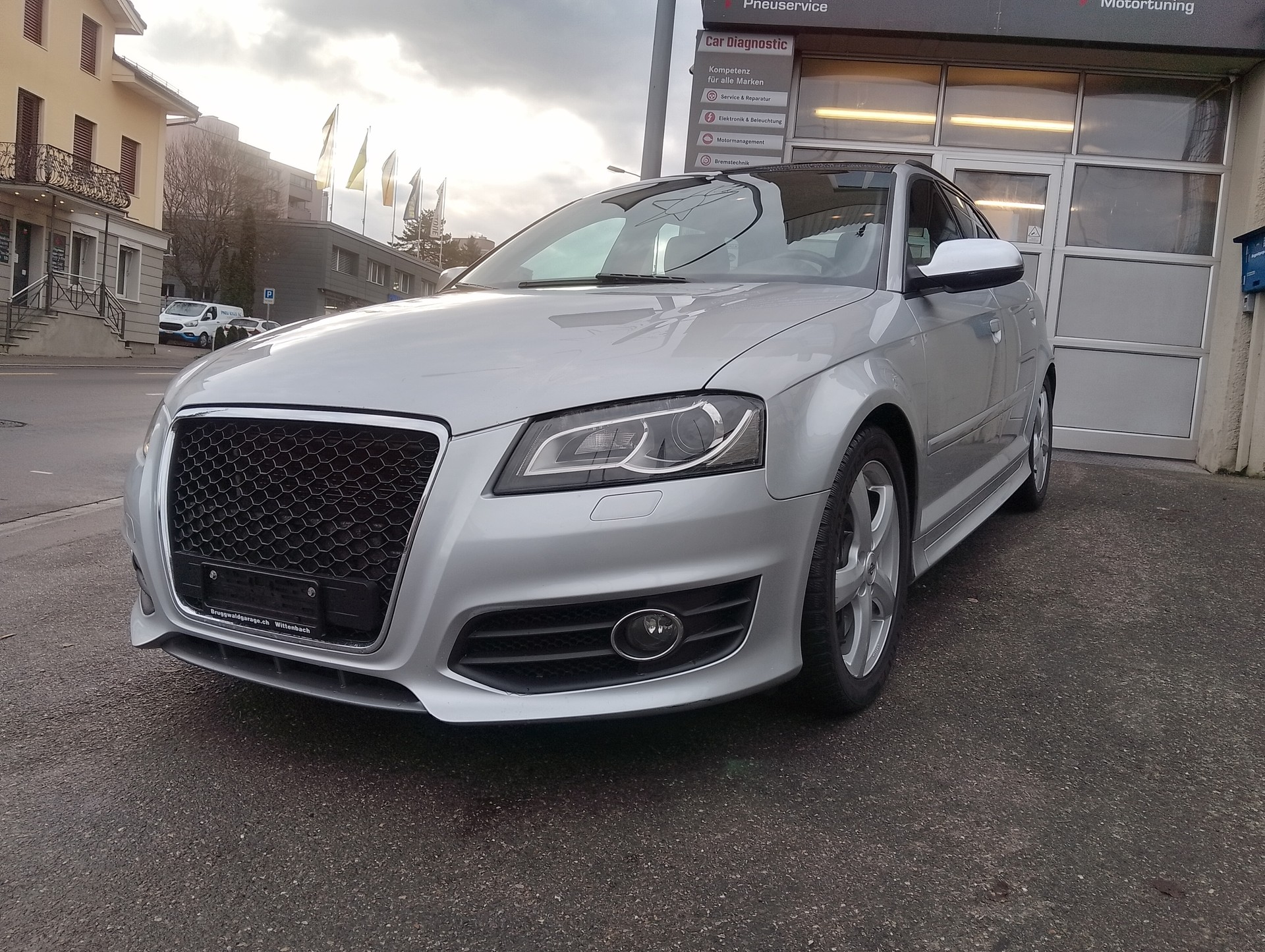 AUDI S3 Sportback 2.0 TFSI quattro S-tronic-image-2