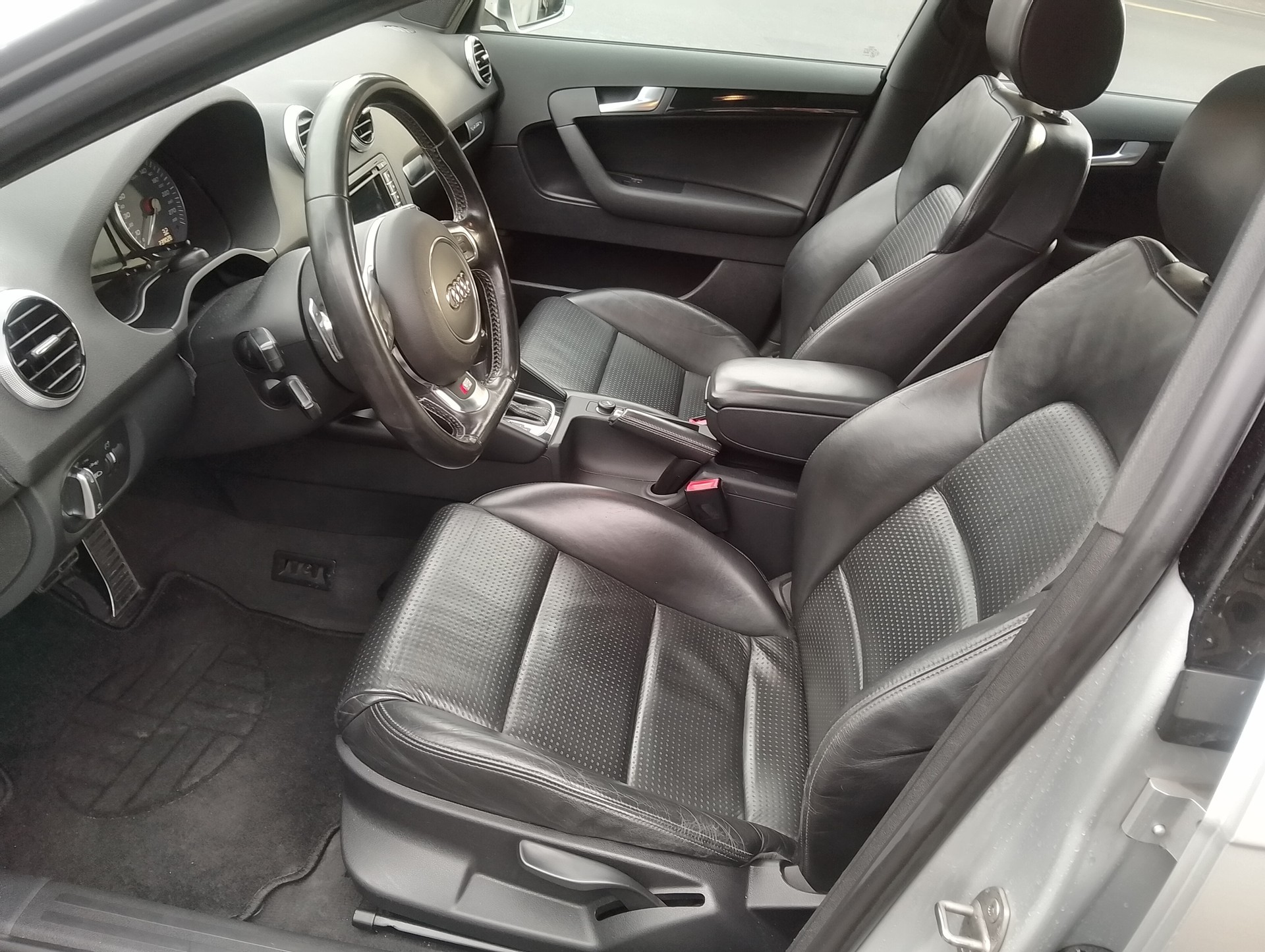 AUDI S3 Sportback 2.0 TFSI quattro S-tronic-image-12