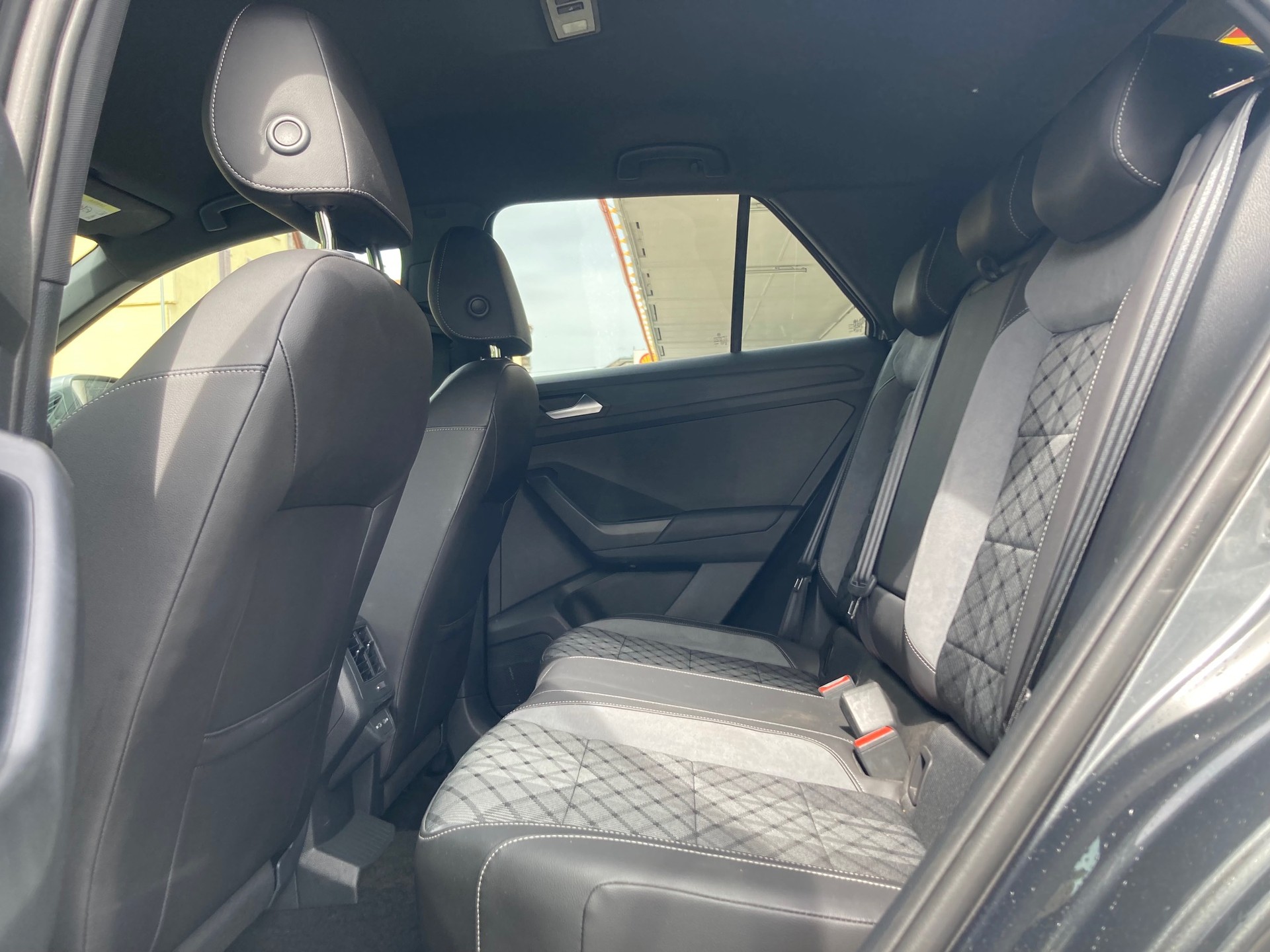 VW T-Roc 2.0 TSI R-Line 4M-image-6