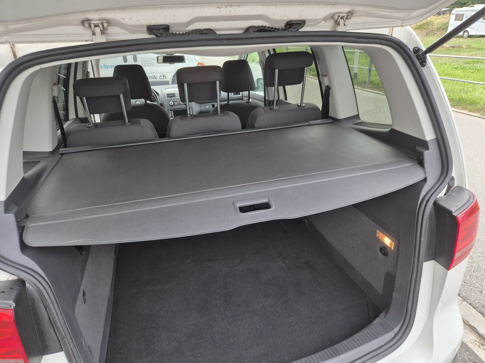 VW CrossTouran 1.6 TDI-image-2