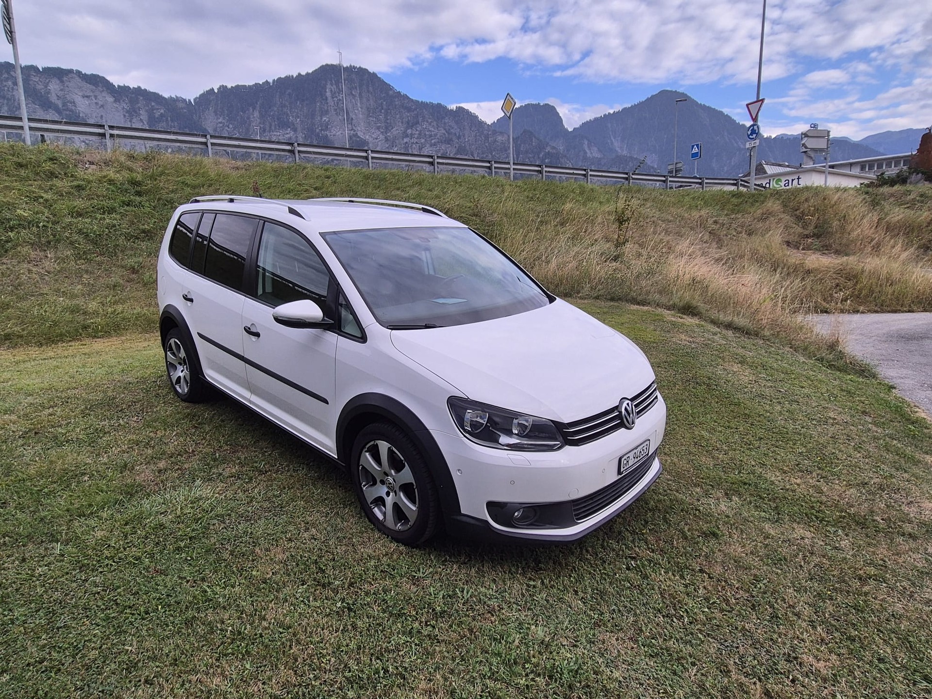 VW CrossTouran 1.6 TDI-image-3