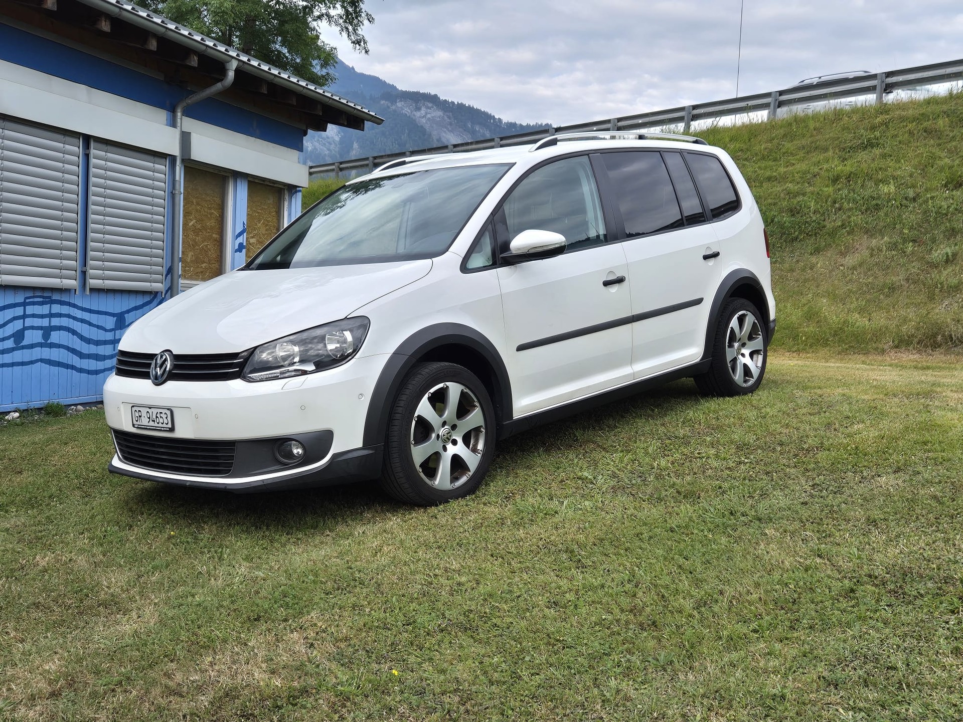 VW CrossTouran 1.6 TDI-image-0