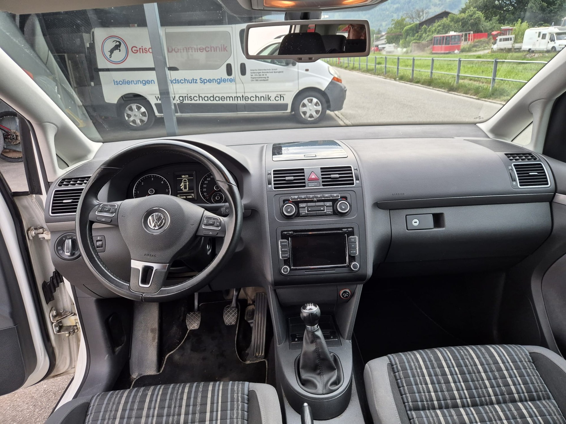 VW CrossTouran 1.6 TDI-image-5