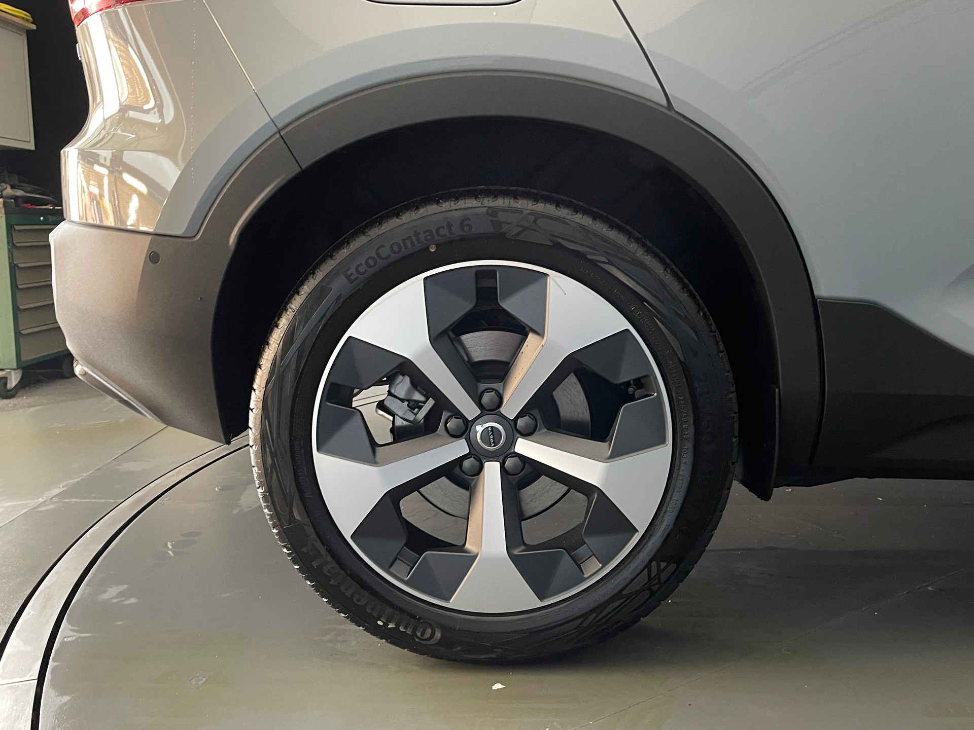 VOLVO XC40 2.0 B4 MH Ultra Dark-image-3