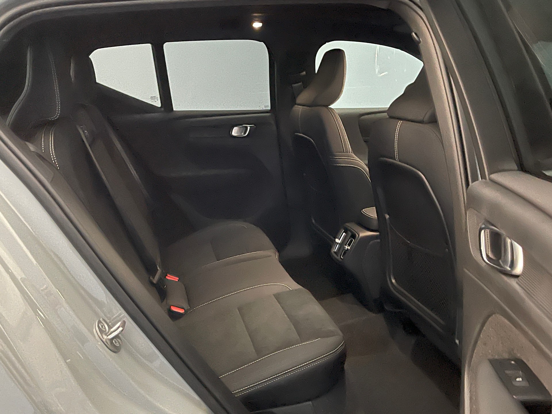 VOLVO XC40 2.0 B4 MH Ultra Dark-image-11