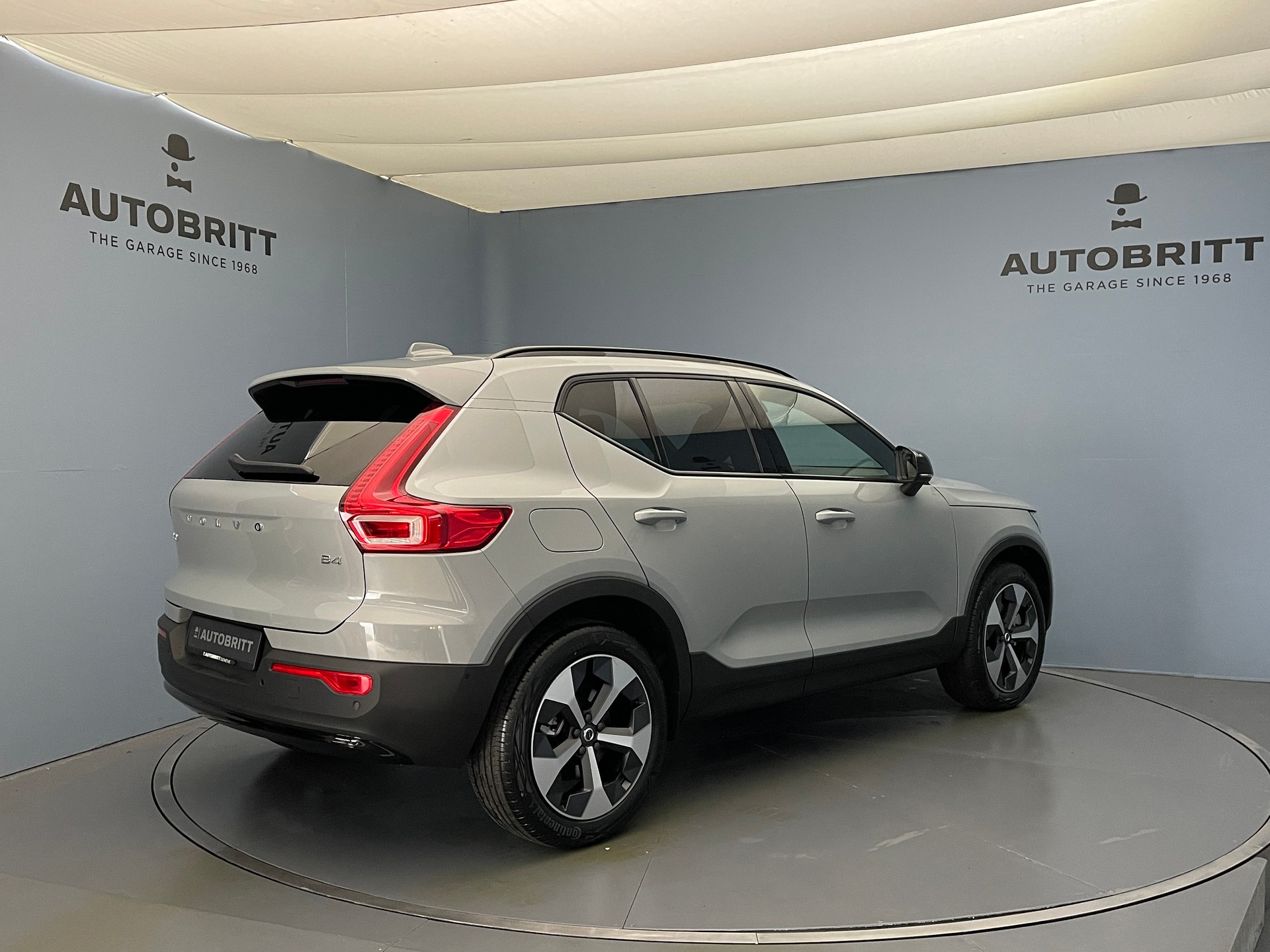 VOLVO XC40 2.0 B4 MH Ultra Dark-image-5