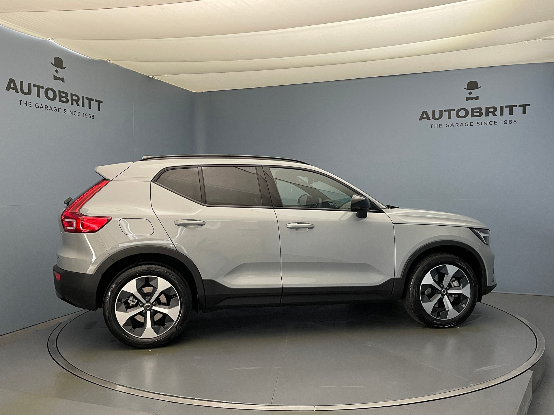 VOLVO XC40 2.0 B4 MH Ultra Dark-image-4