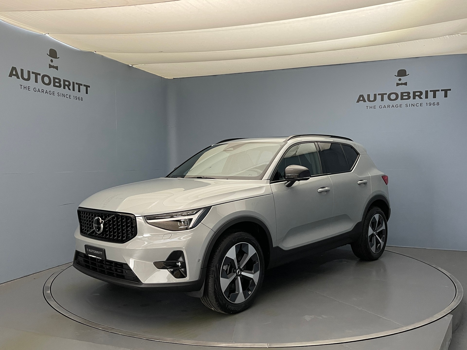 VOLVO XC40 2.0 B4 MH Ultra Dark-image-0