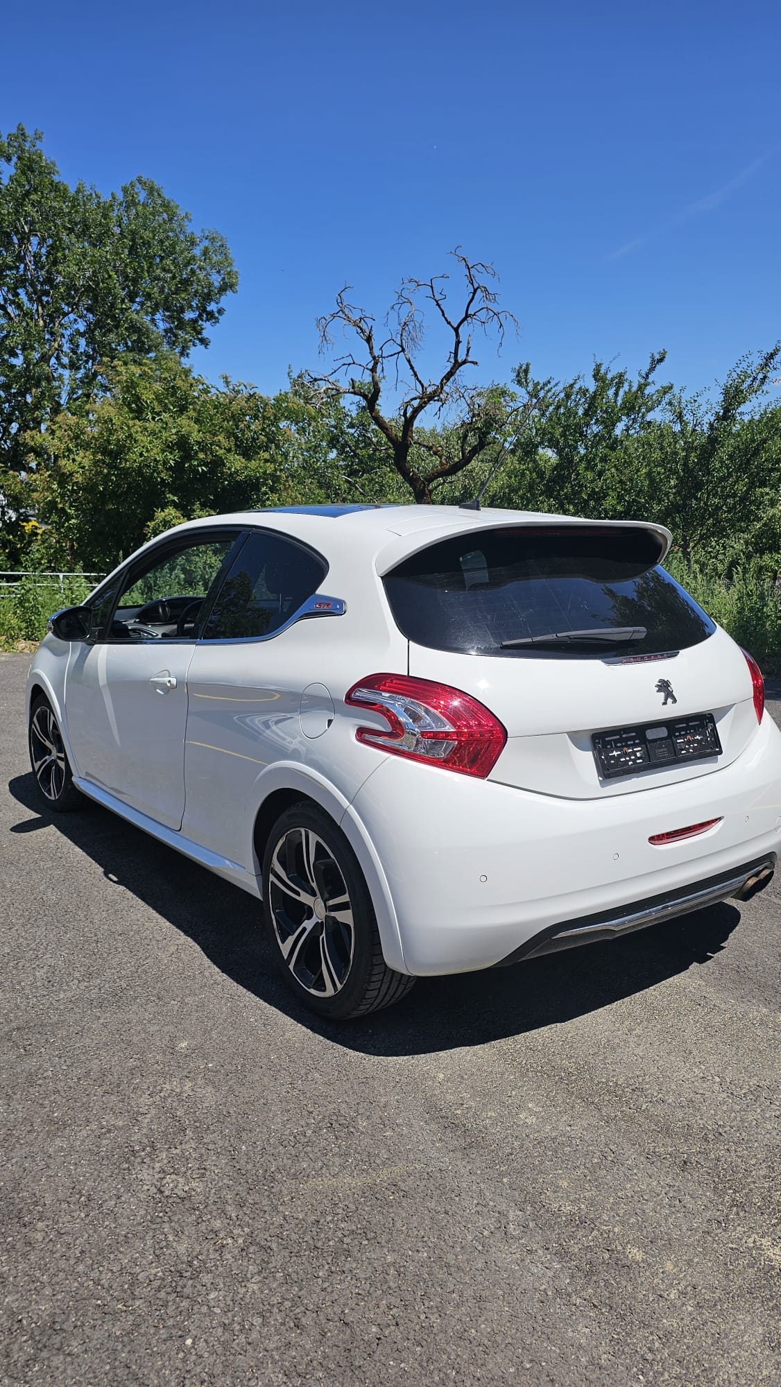 PEUGEOT 208 1.6 Turbo GTi-image-3