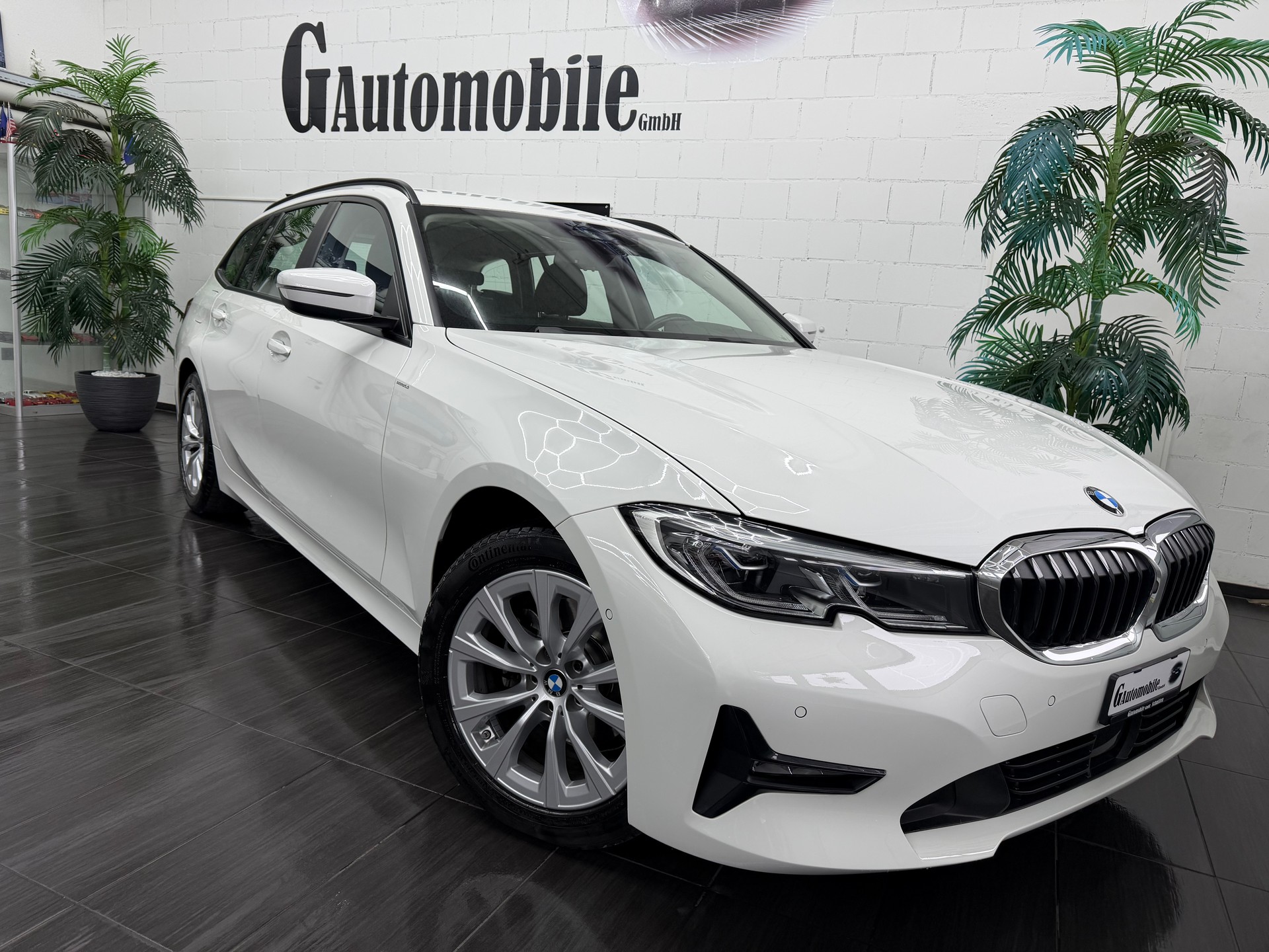 BMW 320d xDrive 48V Touring Steptronic⭐️-showroom-element-1