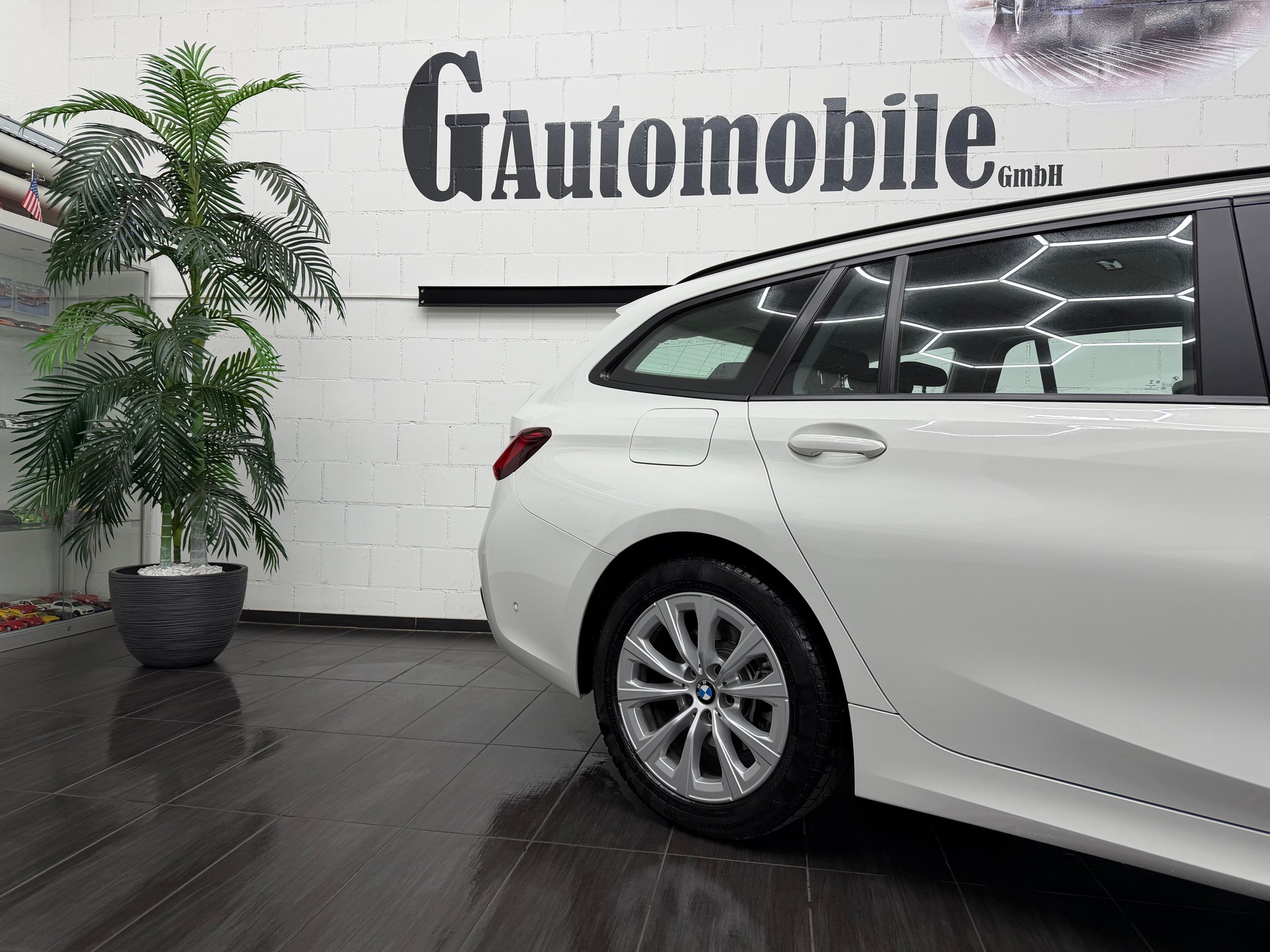 BMW 320d xDrive 48V Touring Steptronic⭐️-showroom-element-3