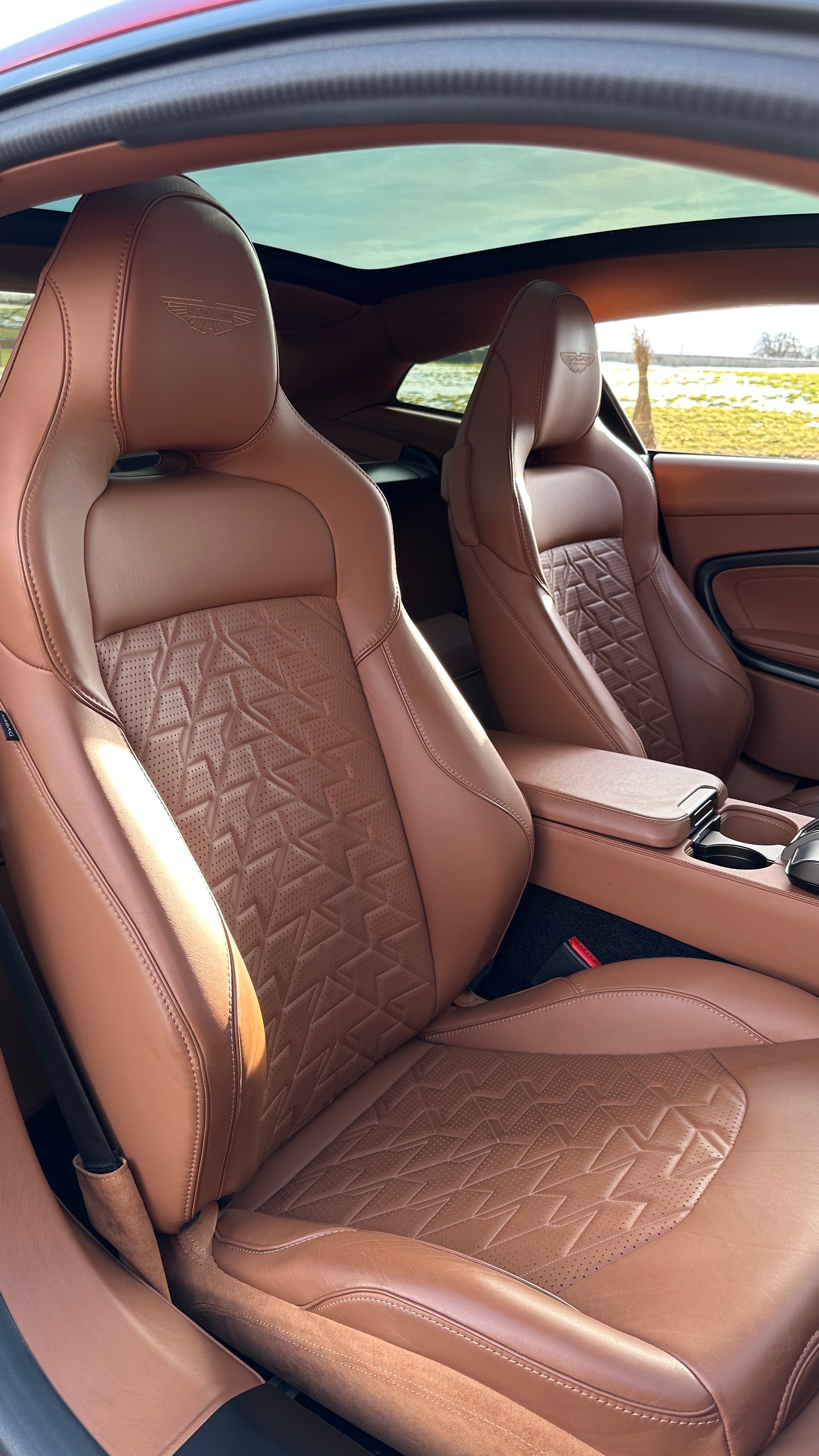 ASTON MARTIN V12 Vanquish-image-12