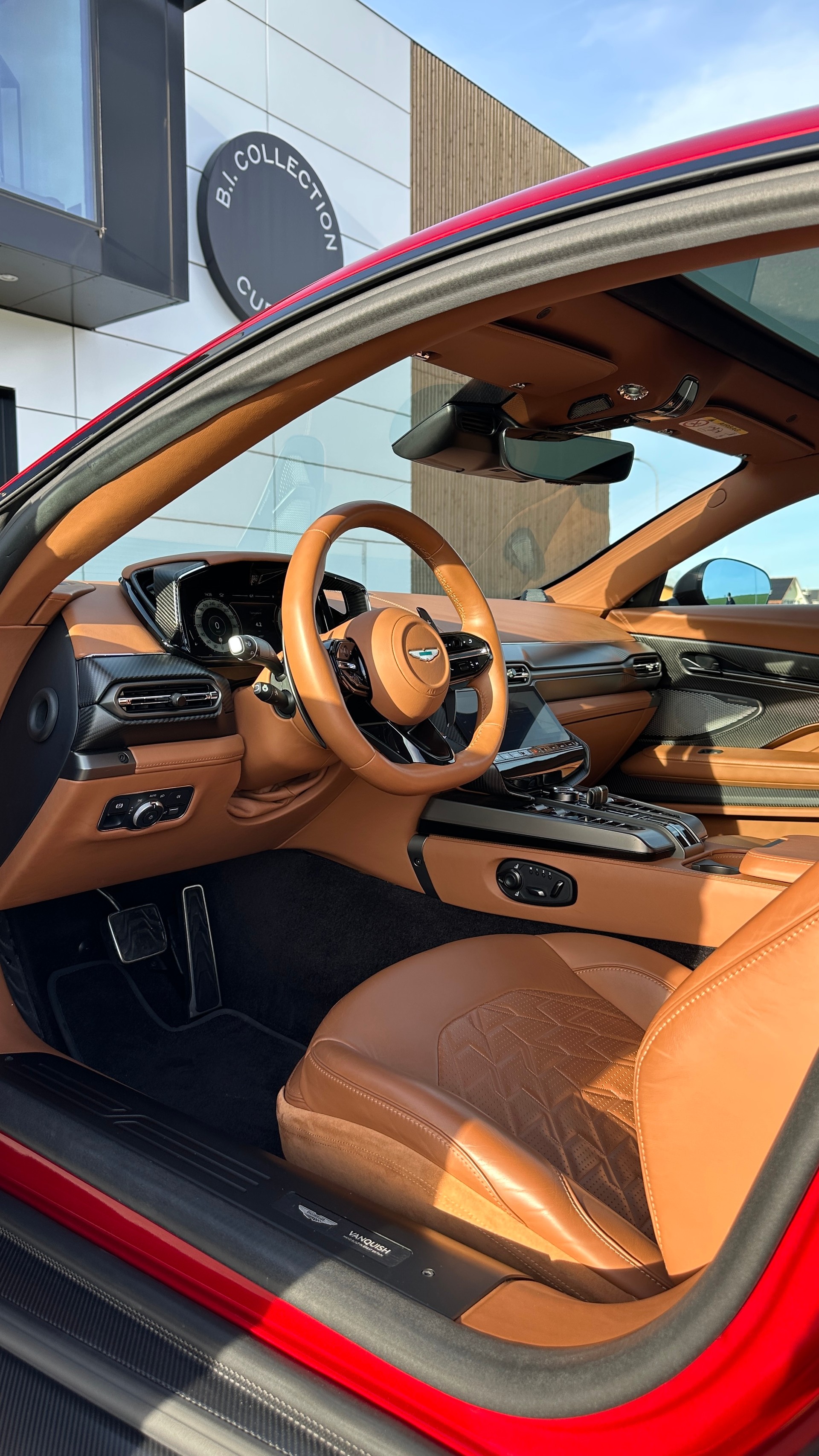 ASTON MARTIN V12 Vanquish-image-7