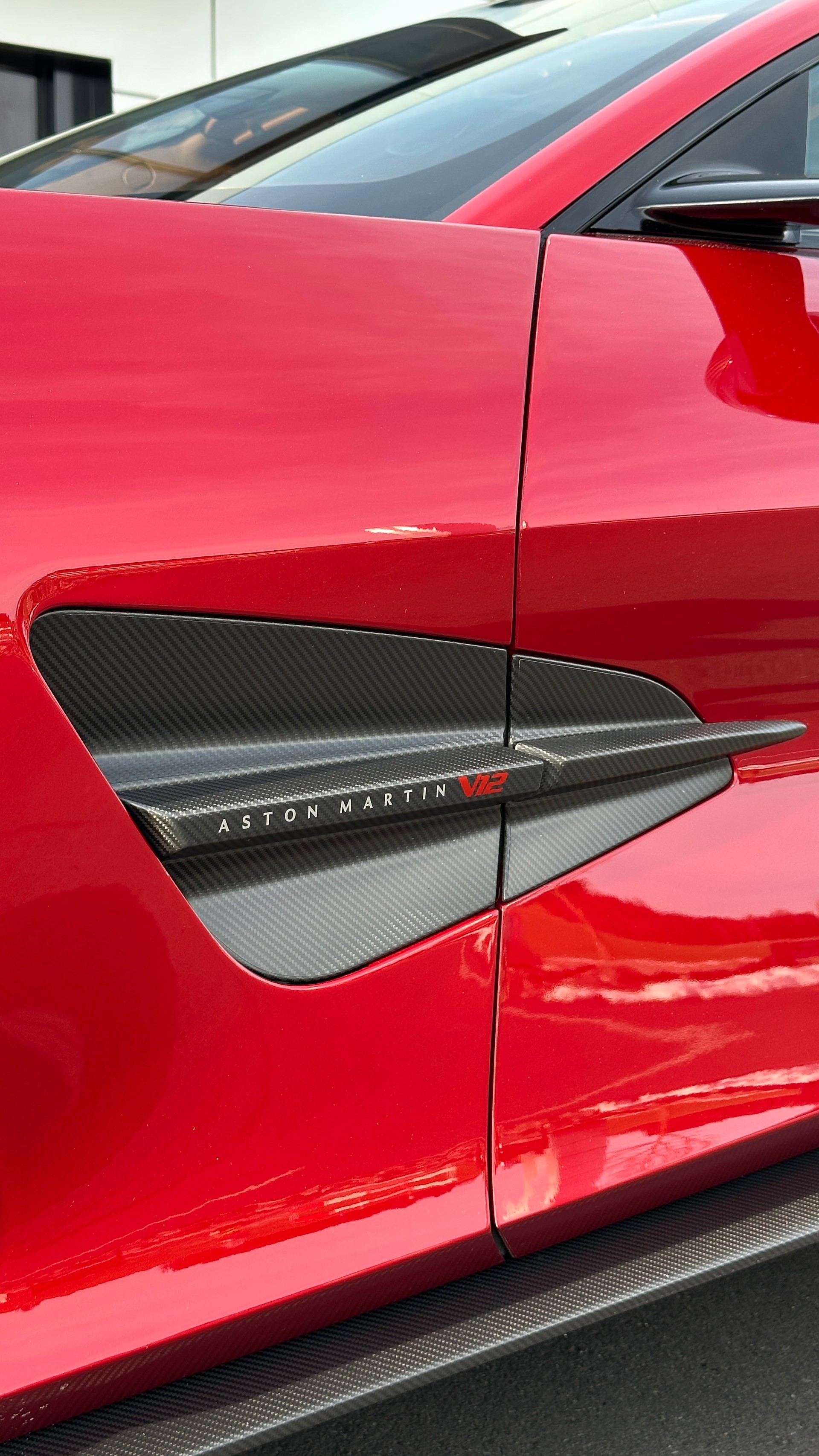 ASTON MARTIN V12 Vanquish-image-14