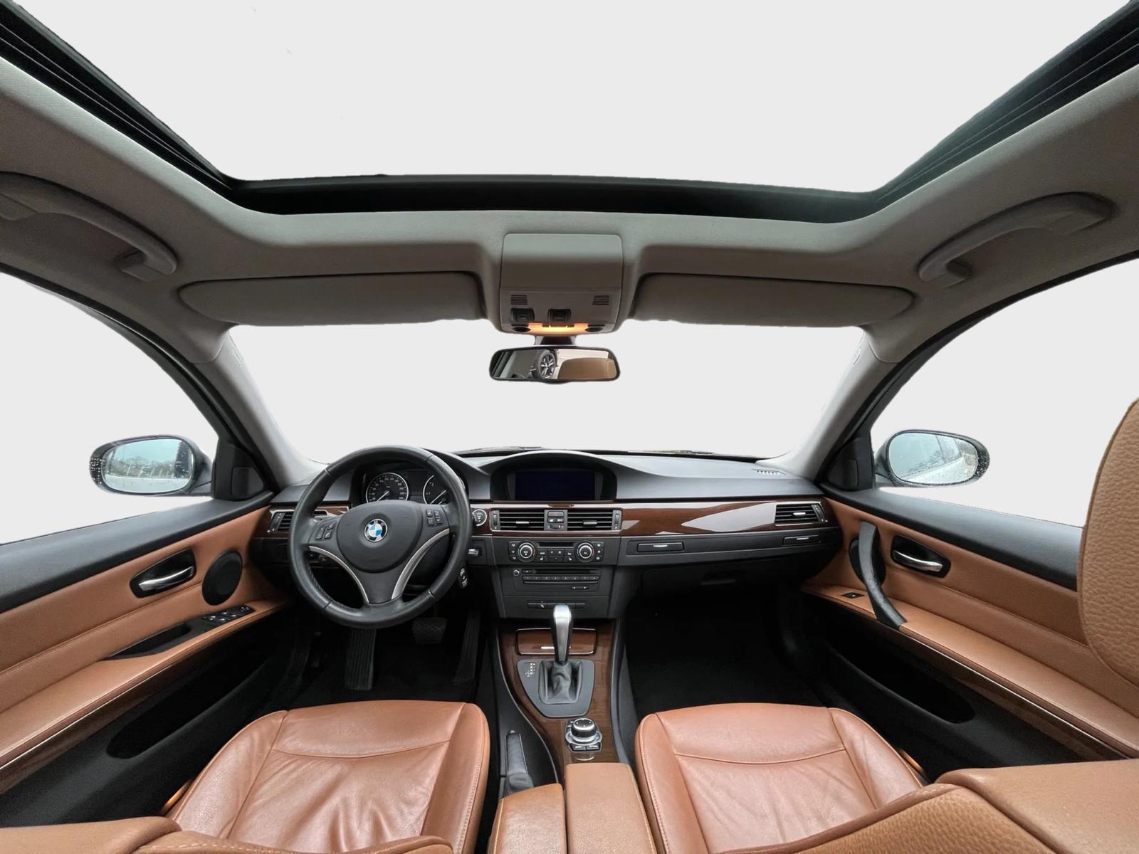 BMW 318i Touring Steptronic-image-7