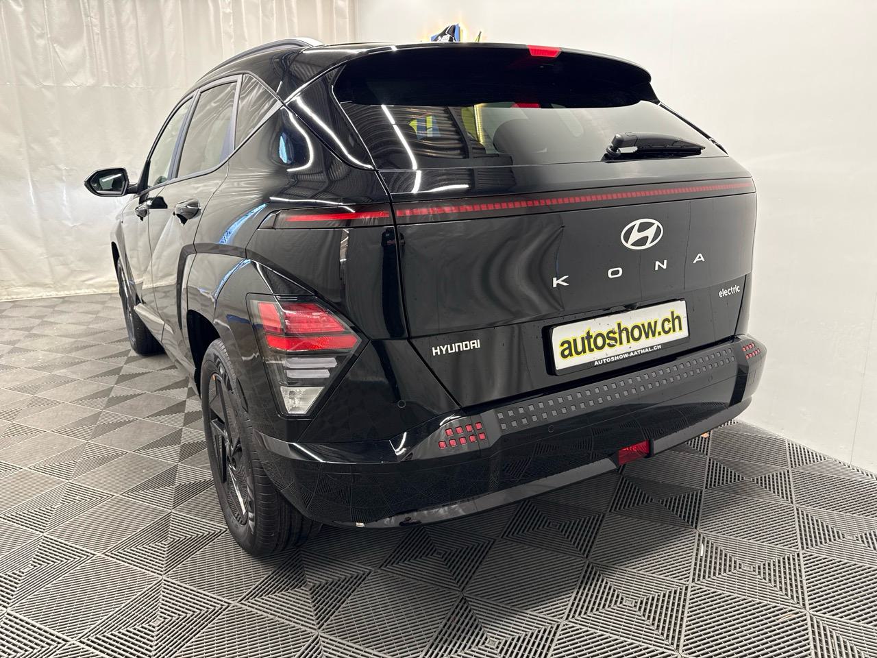 HYUNDAI Kona EV 65.4 kWh Black Line-image-11