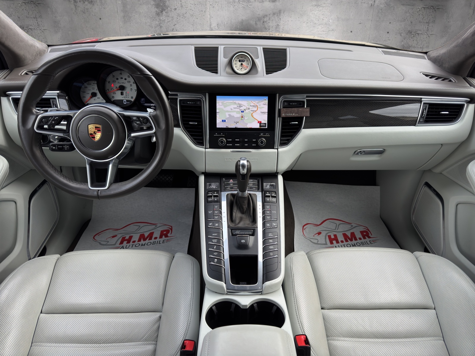 PORSCHE Macan Turbo Performance PDK-image-9