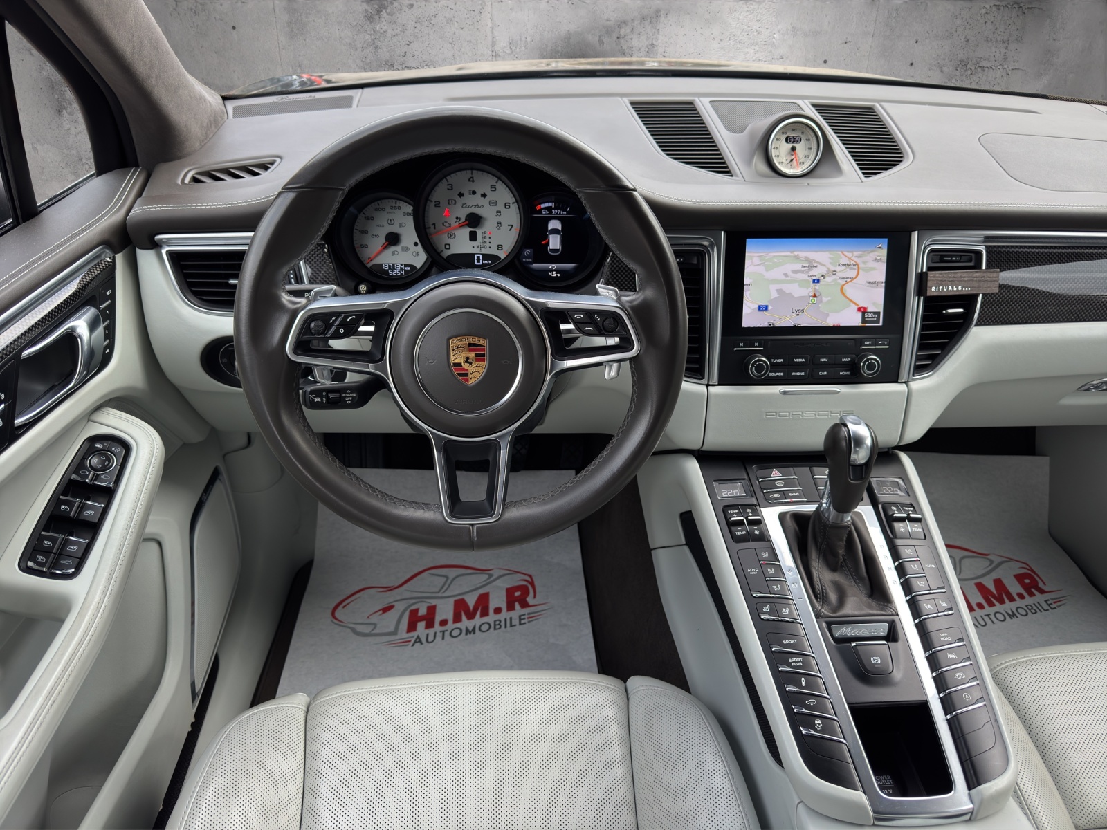 PORSCHE Macan Turbo Performance PDK-image-11