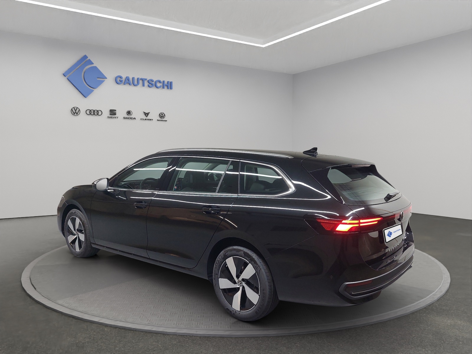 VW Passat Variant 2.0 TDI evo Business 4 Motion DSG-image-2