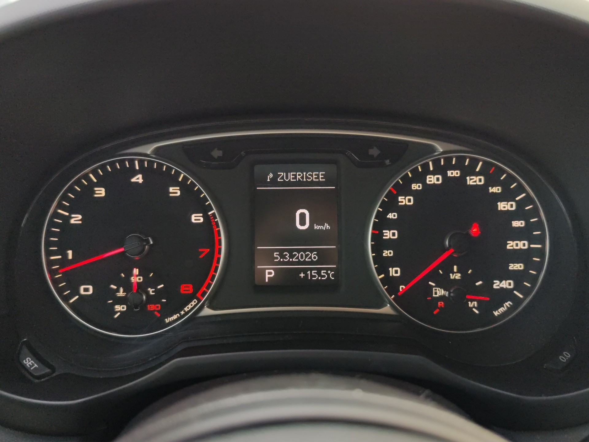 AUDI A1 1.4 TFSI Attraction S-tronic-image-21