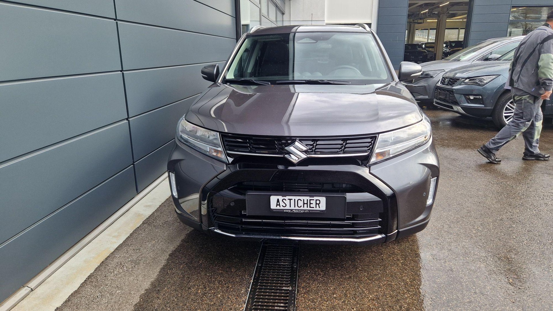 SUZUKI Vitara 1.4 T Sakura Top Hybrid 4x4-image-4