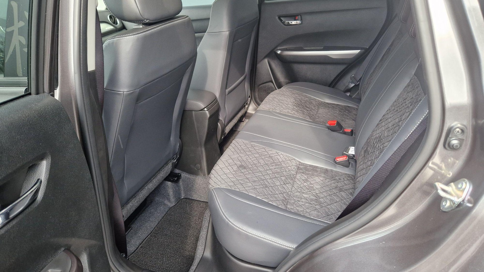 SUZUKI Vitara 1.4 T Sakura Top Hybrid 4x4-image-11