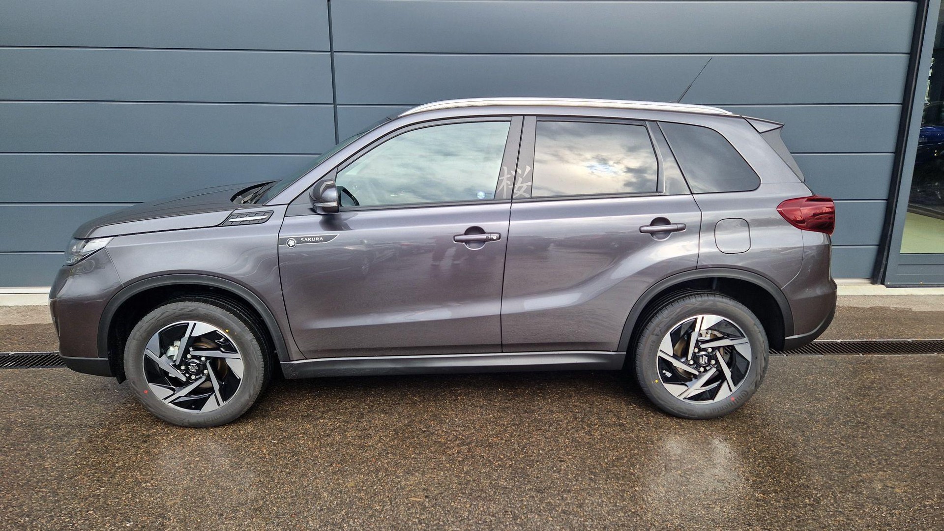 SUZUKI Vitara 1.4 T Sakura Top Hybrid 4x4-image-1