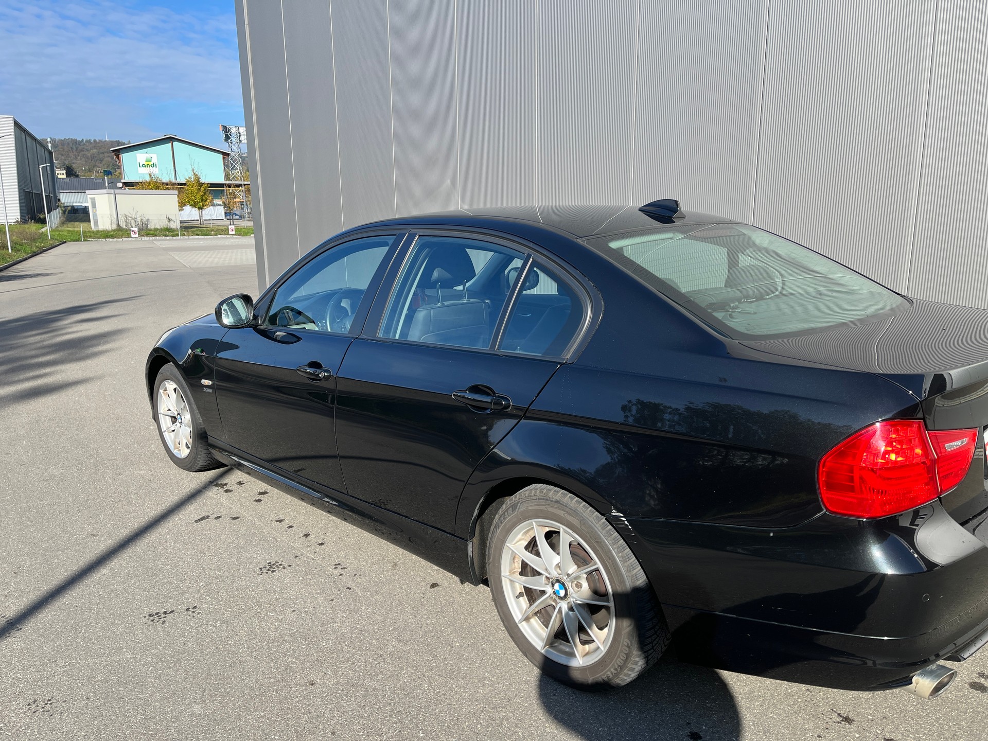BMW 320d xDrive Dynamic Edition Steptronic-image-2