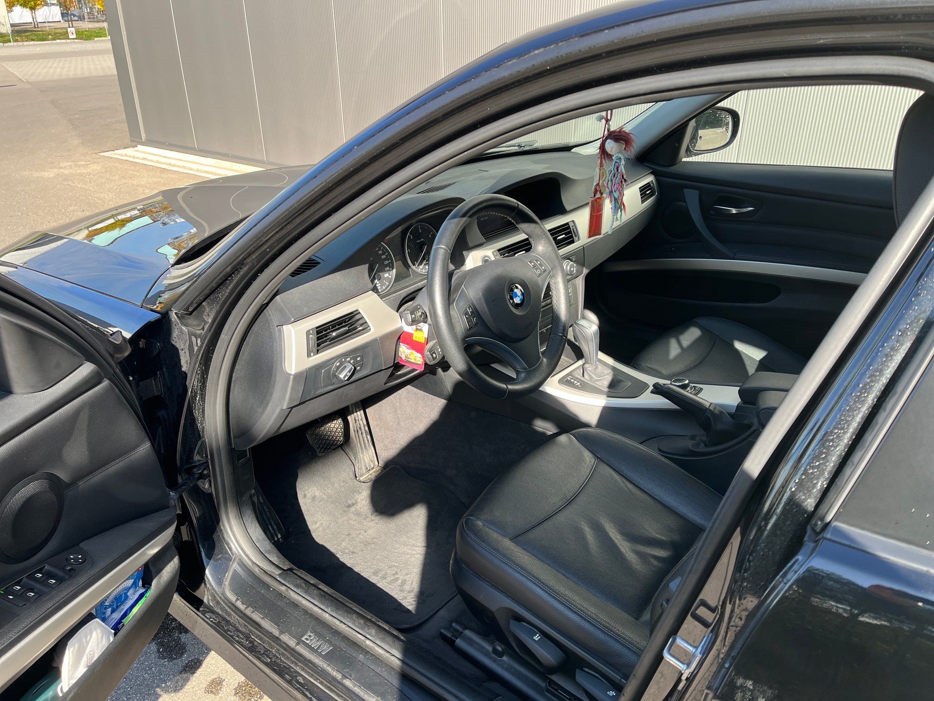 BMW 320d xDrive Dynamic Edition Steptronic-image-4