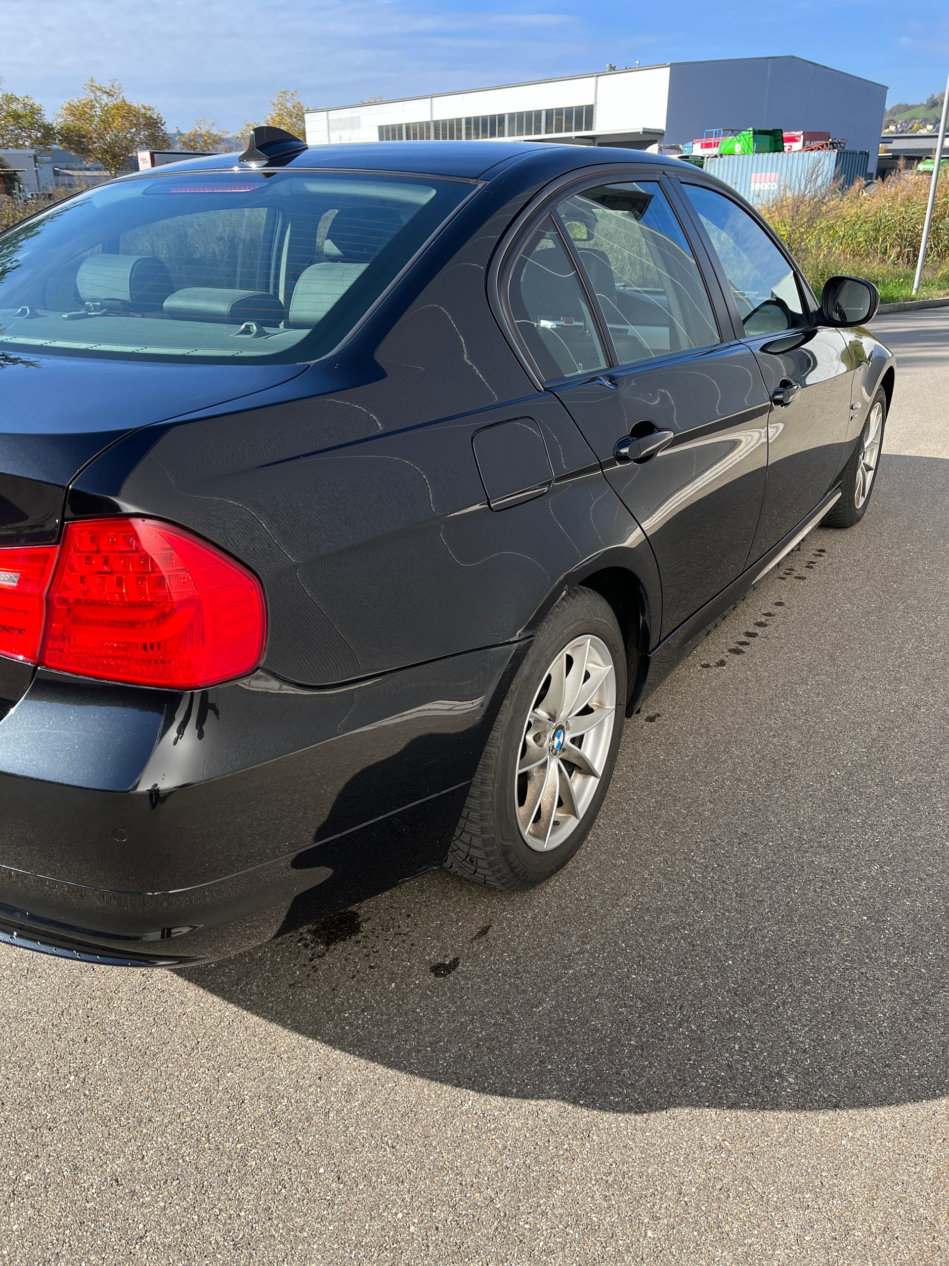 BMW 320d xDrive Dynamic Edition Steptronic-image-3
