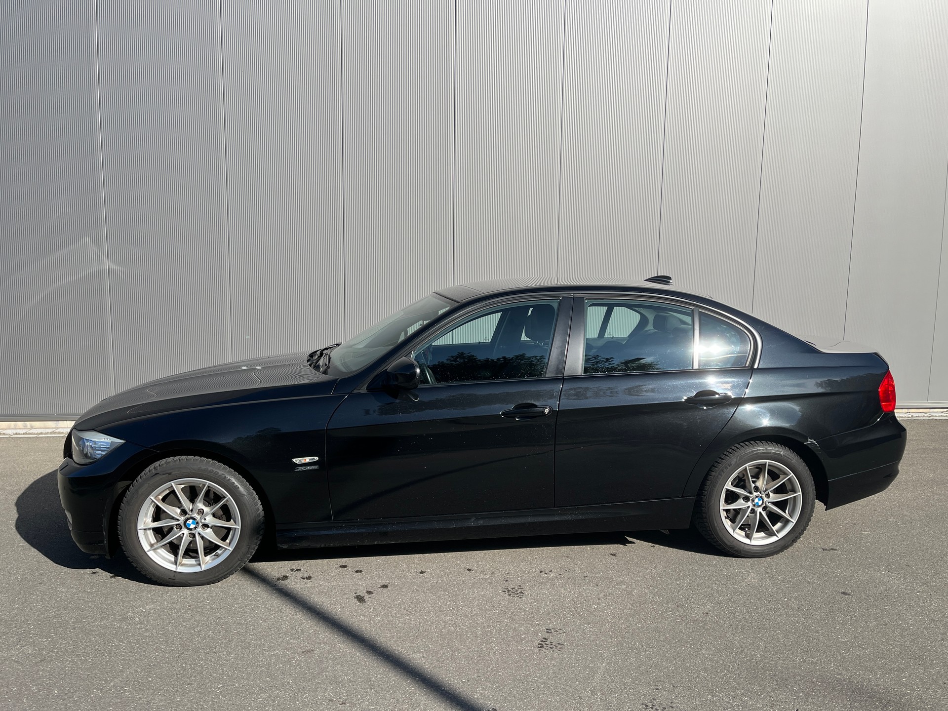 BMW 320d xDrive Dynamic Edition Steptronic-image-1