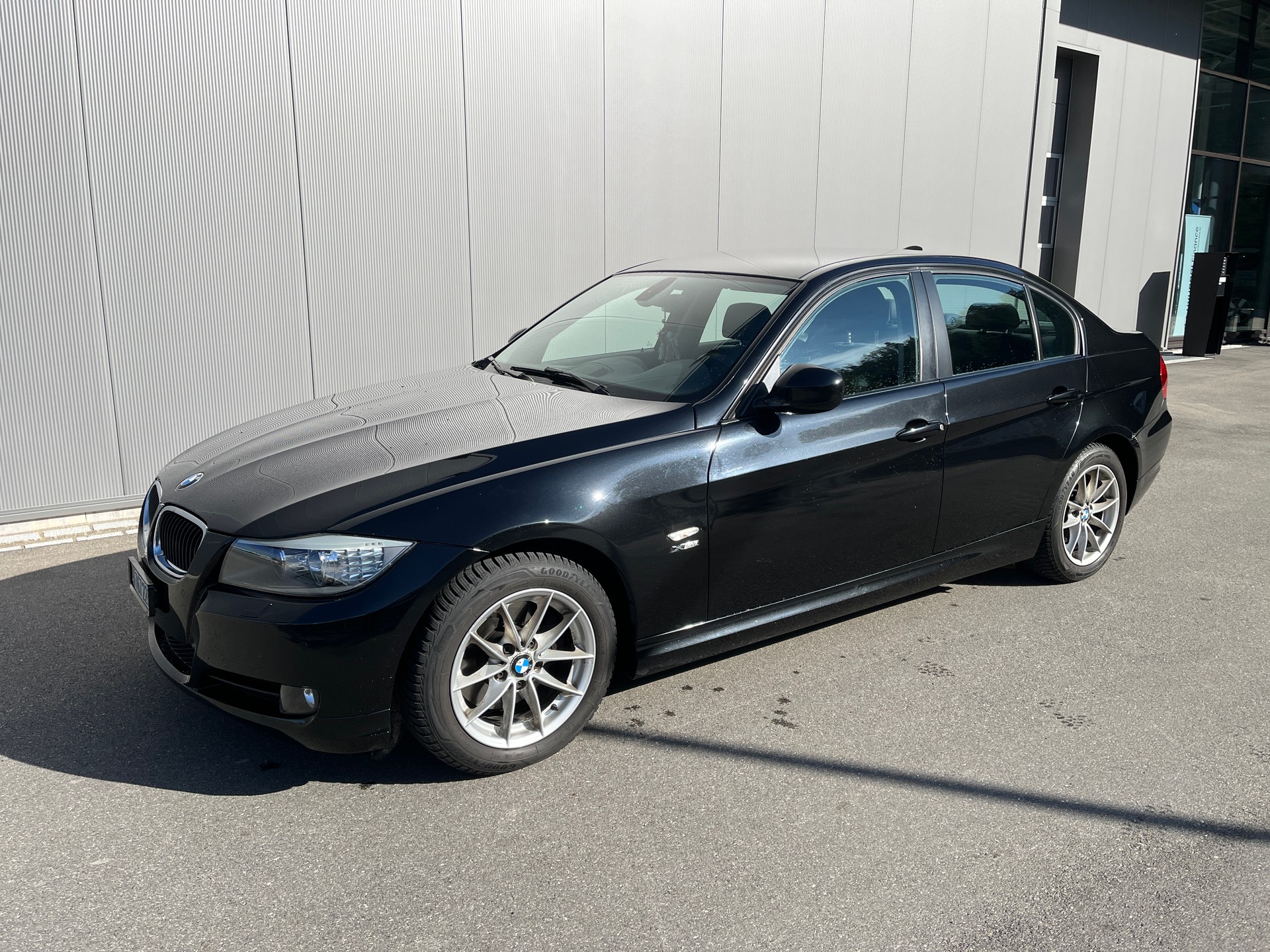 BMW 320d xDrive Dynamic Edition Steptronic-image-0