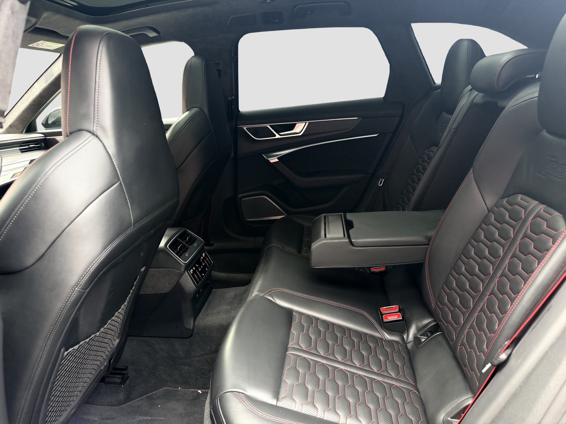 AUDI RS6 Avant 4.0 TFSI V8 quattro-image-15