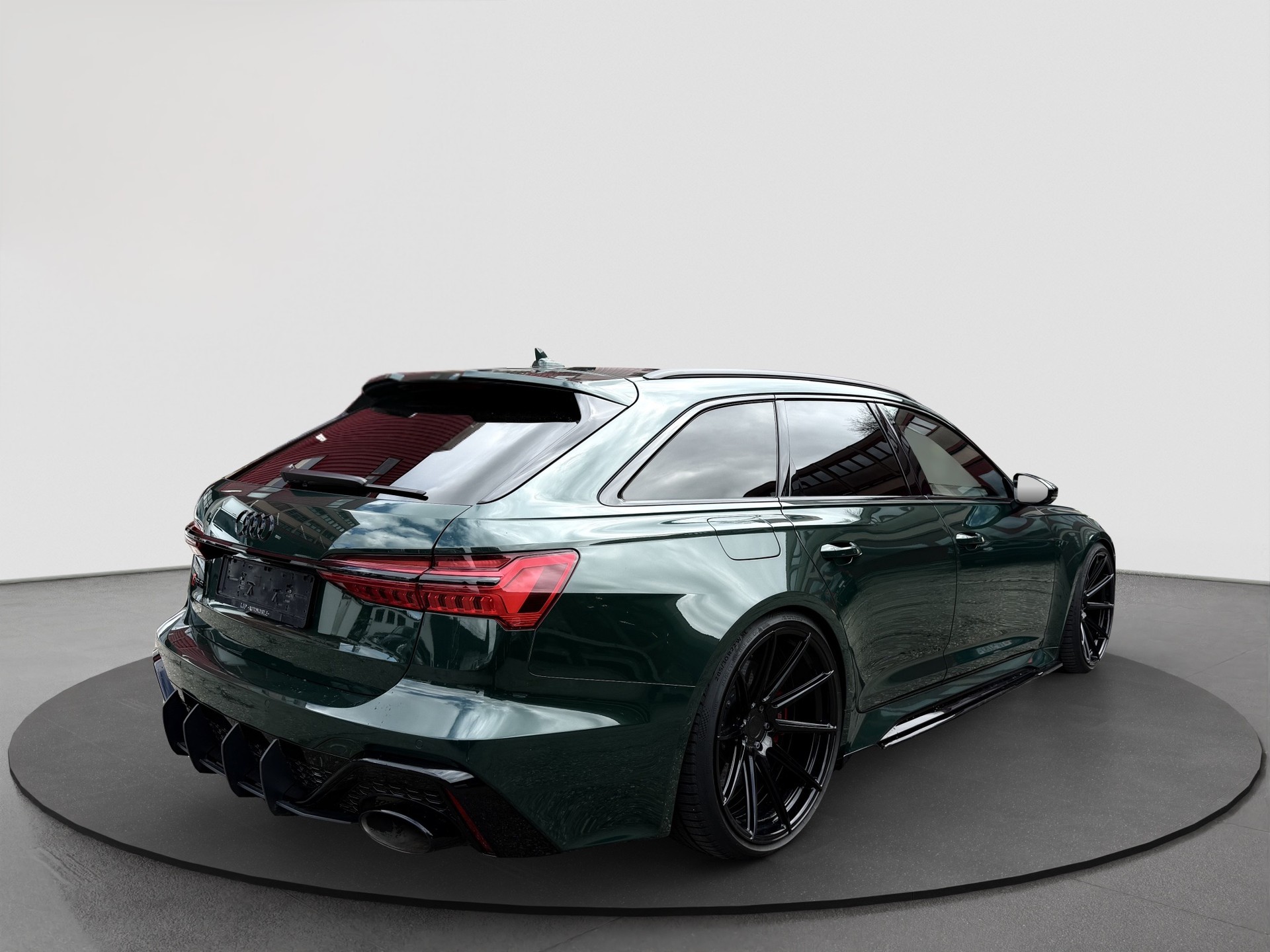 AUDI RS6 Avant 4.0 TFSI V8 quattro-image-4