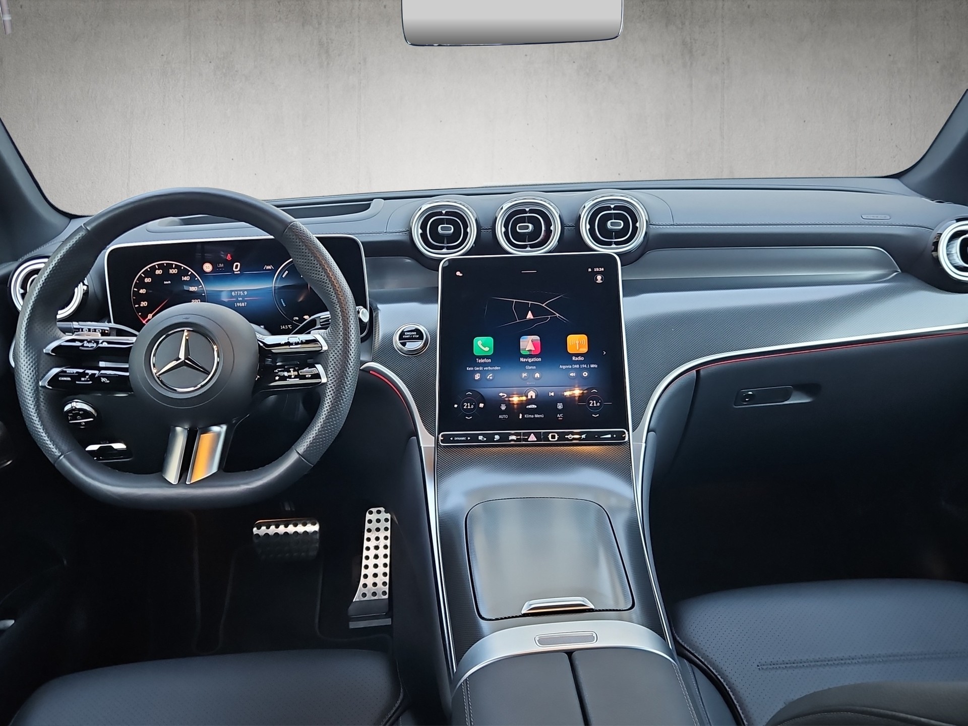 MERCEDES-BENZ GLC 300 de AMG Line 4matic-image-11