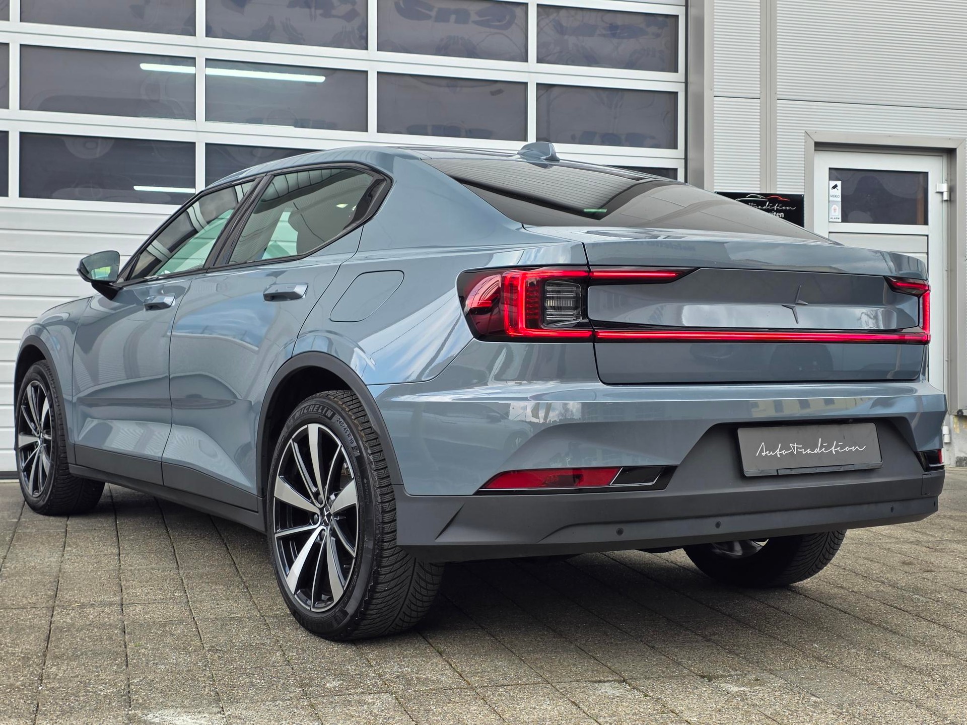 POLESTAR Polestar 2 Long Range Dual 78 kWh **GRATIS-SERVICE -GLASDACH -PLUS PAKET -WÄRME PUMPE -BATT. ZERTIFIKAT -GARANTIE BIS 05.2030**-showroom-element-3