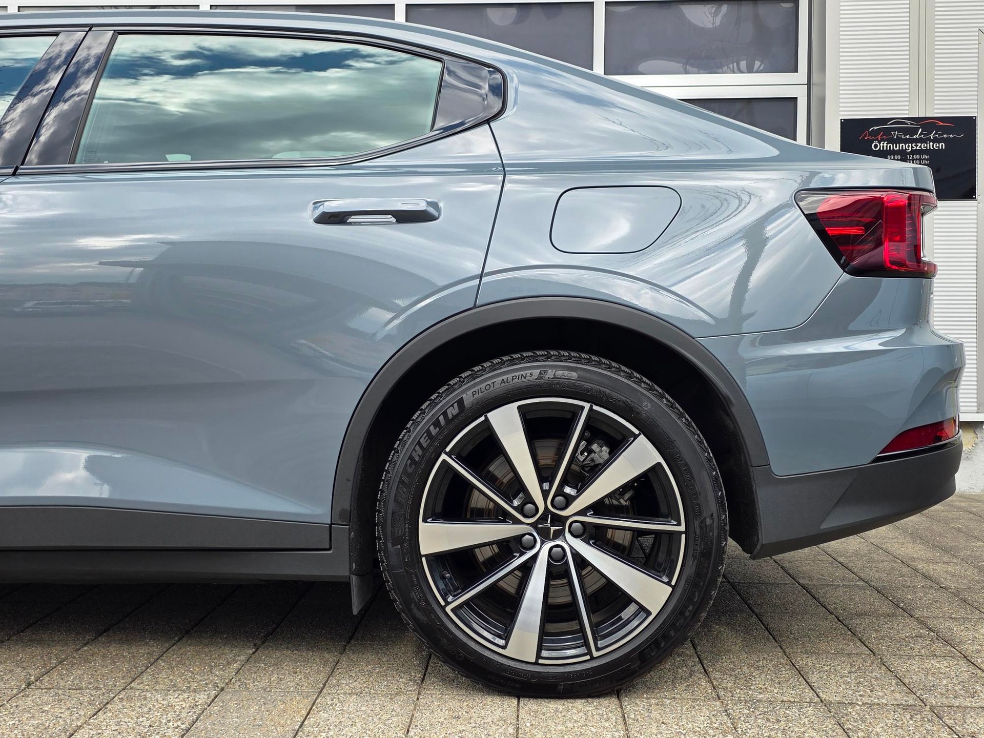 POLESTAR Polestar 2 Long Range Dual 78 kWh **GRATIS-SERVICE -GLASDACH -PLUS PAKET -WÄRME PUMPE -BATT. ZERTIFIKAT -GARANTIE BIS 05.2030**-image-4