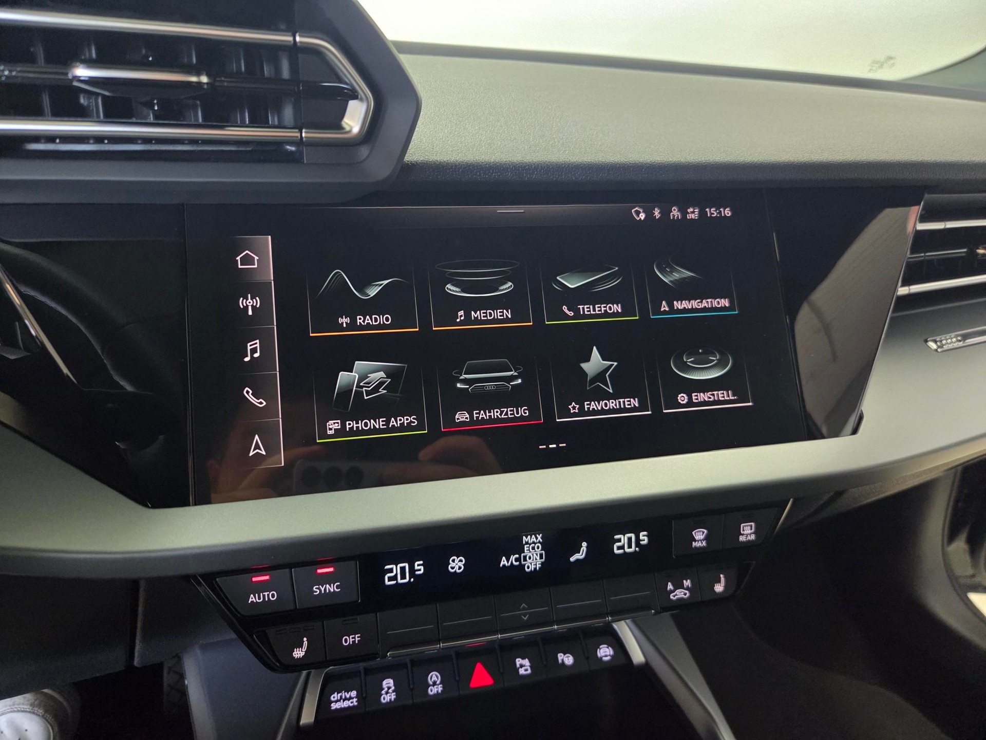 AUDI A3 Sportback TFSI 110 kW S line S tronic-image-11