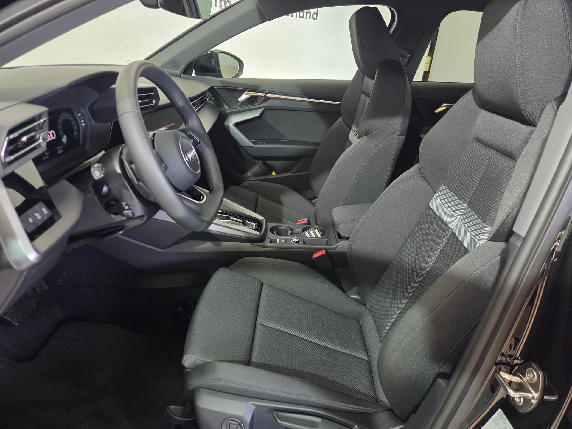 AUDI A3 Sportback TFSI 110 kW S line S tronic-image-8