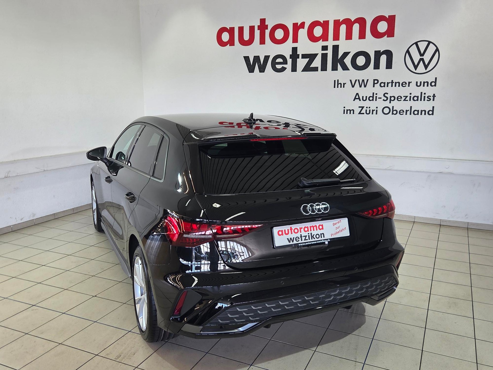 AUDI A3 Sportback TFSI 110 kW S line S tronic-image-3