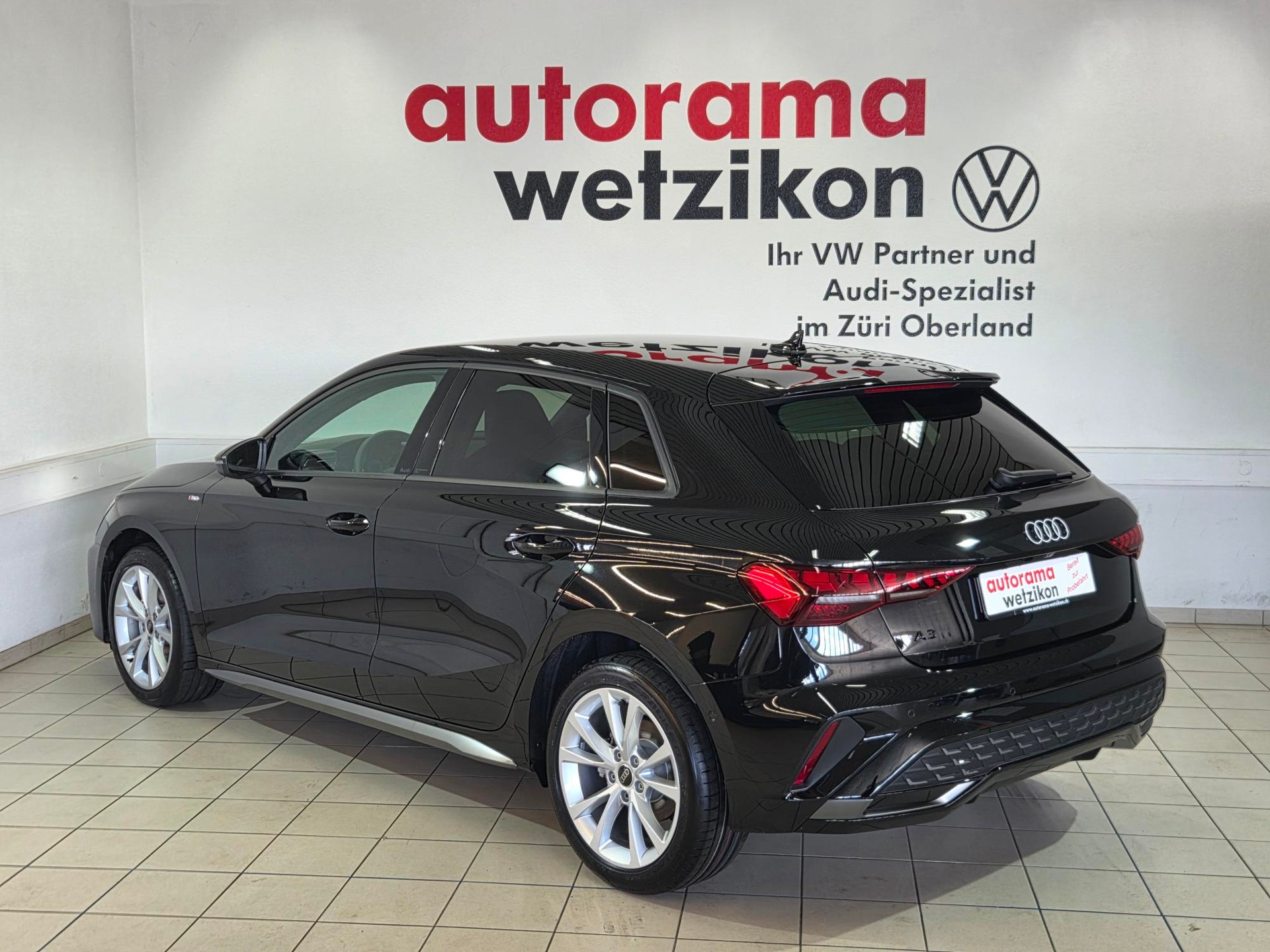 AUDI A3 Sportback TFSI 110 kW S line S tronic-image-2