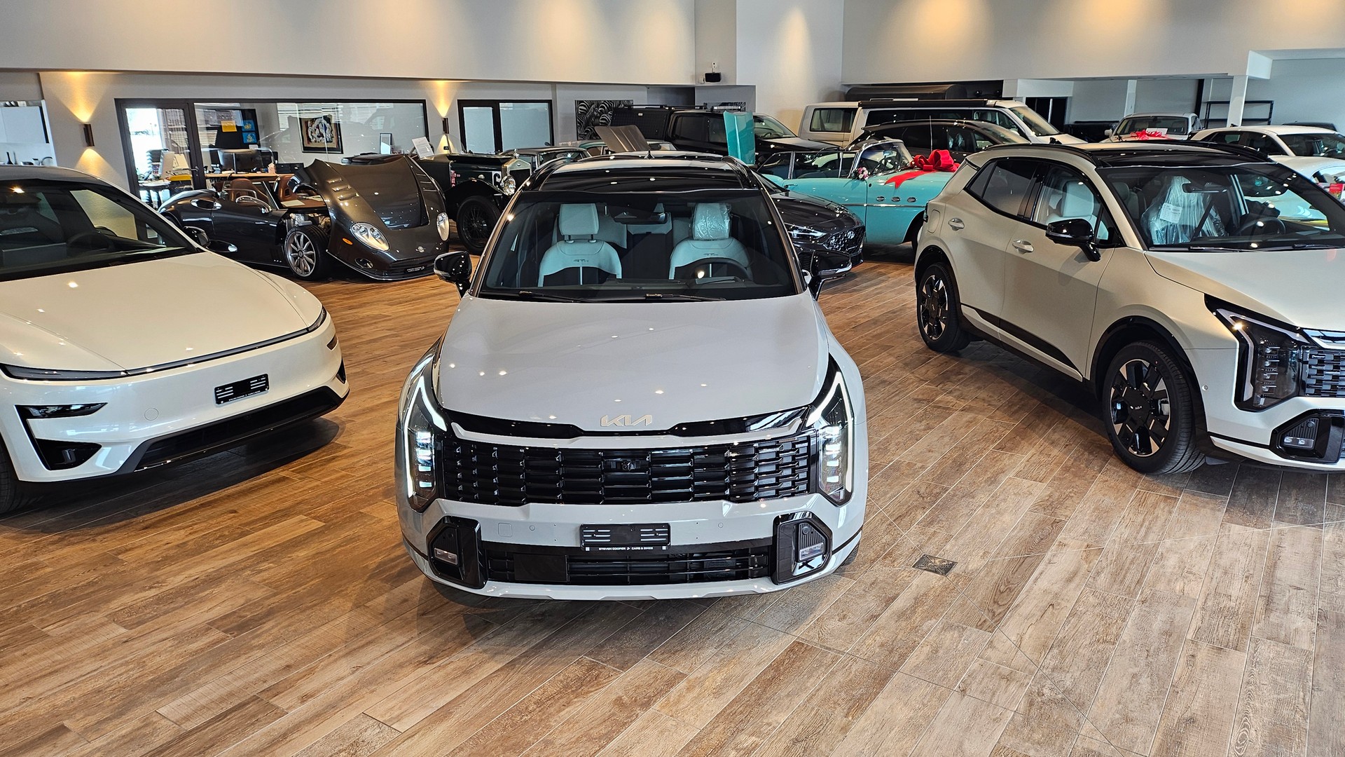 KIA Sportage 1.6T-GDi PHEV GT-Line 4x4 A-showroom-element-3