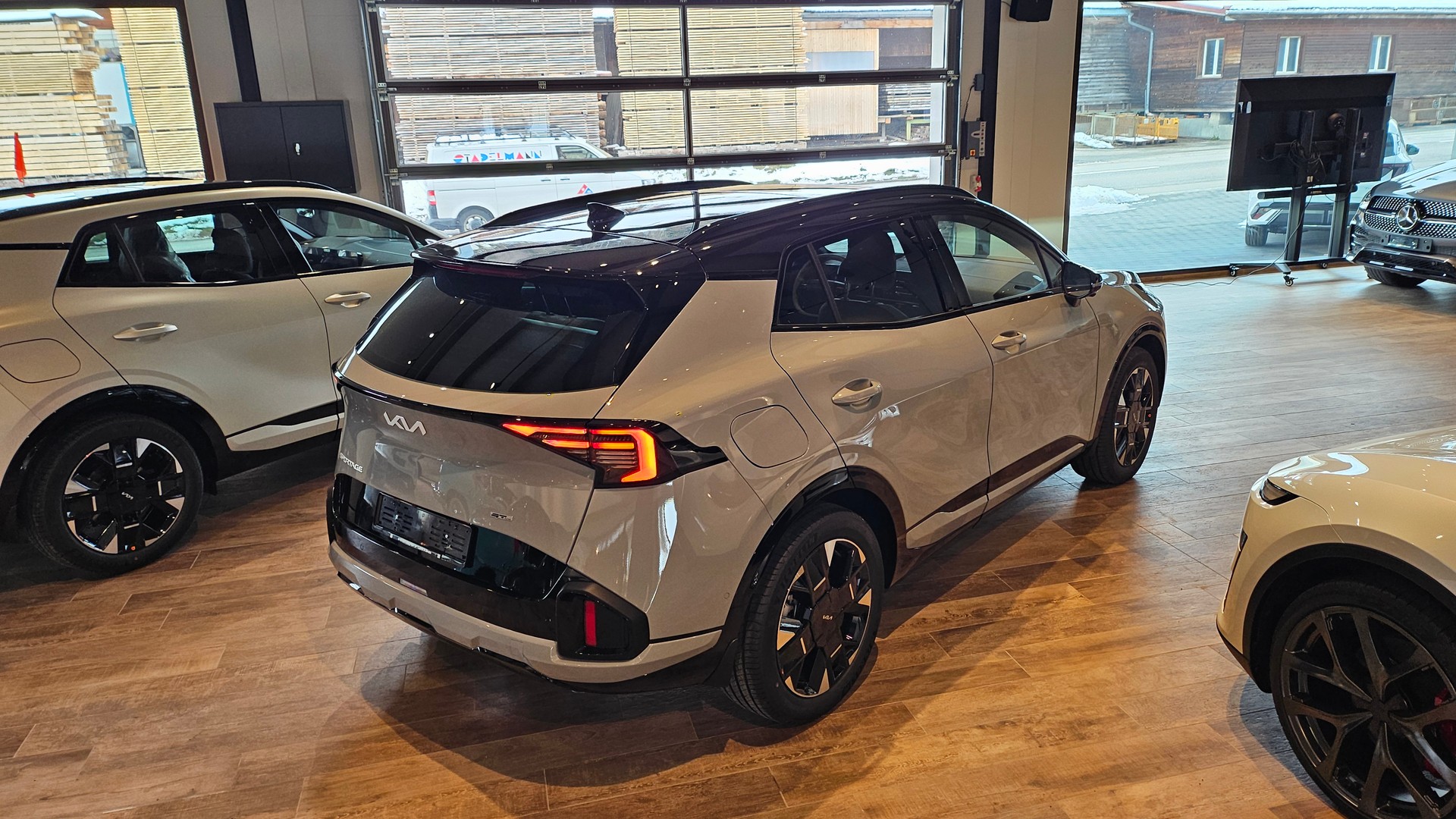 KIA Sportage 1.6T-GDi PHEV GT-Line 4x4 A-image-9