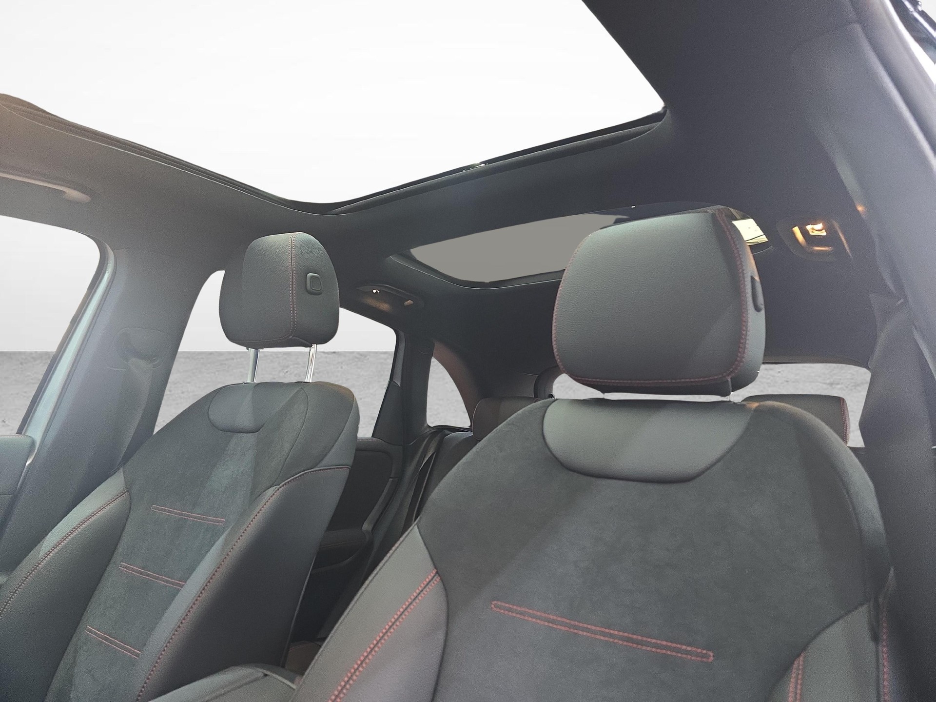 MERCEDES-BENZ B 250 e EQ Star AMG Line-image-11