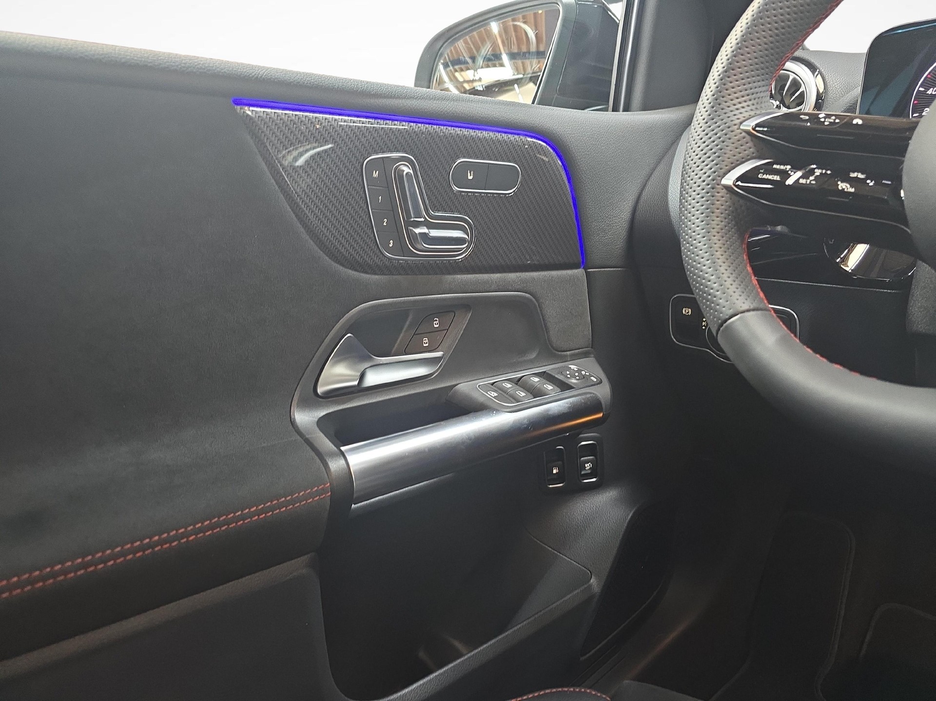 MERCEDES-BENZ B 250 e EQ Star AMG Line-image-5