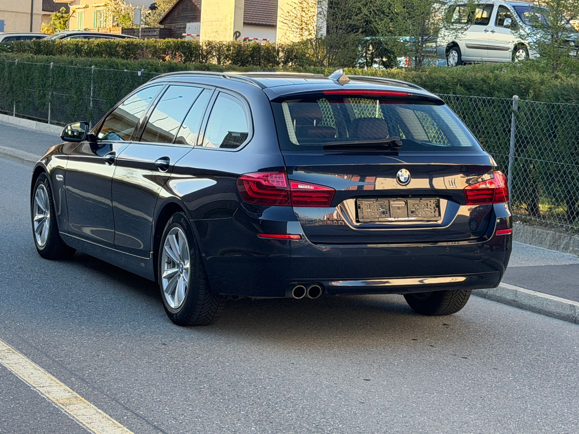 BMW 525d Touring xDrive Luxury Line Steptronic-showroom-element-3