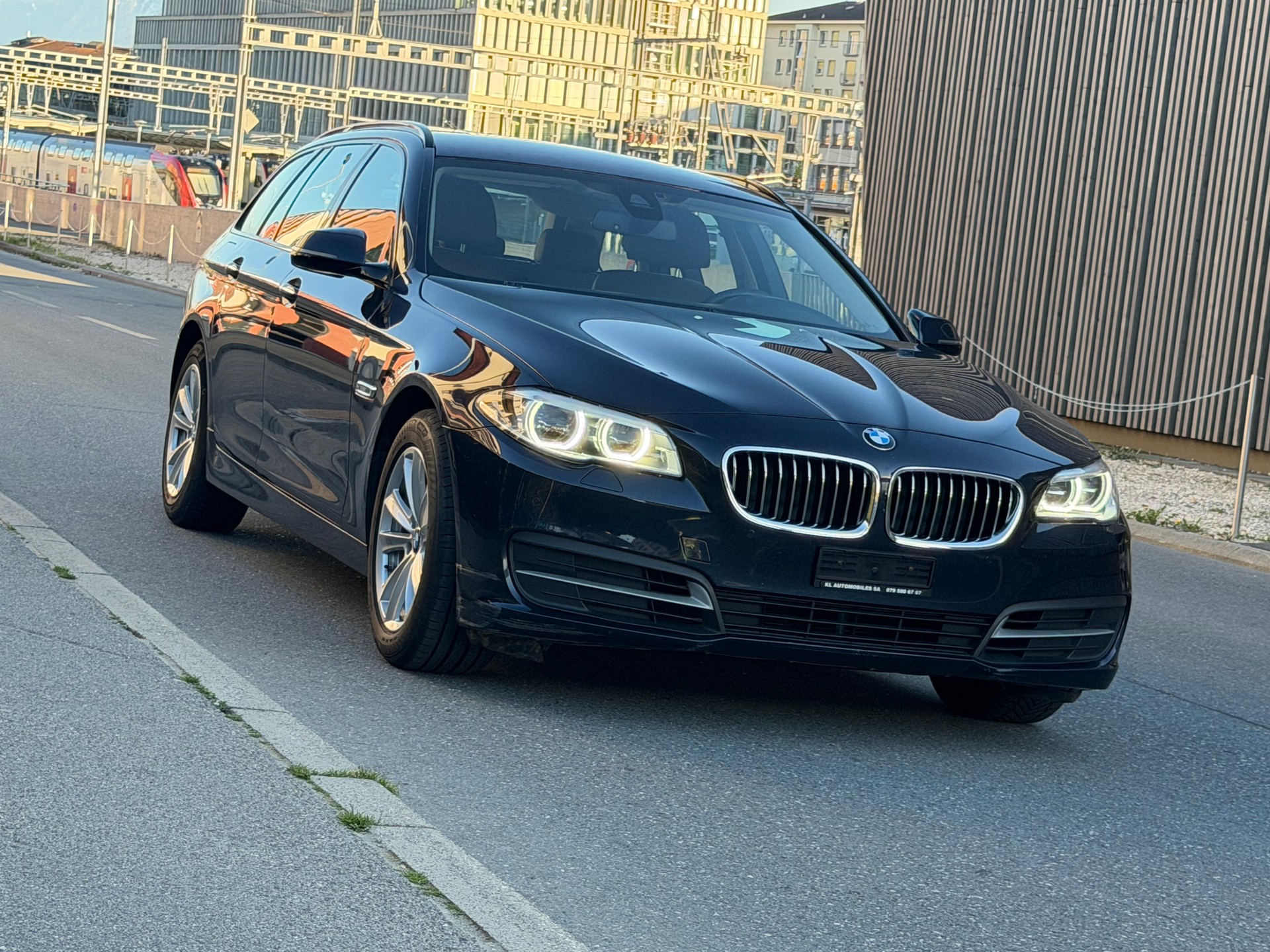 BMW 525d Touring xDrive Luxury Line Steptronic-showroom-element-2